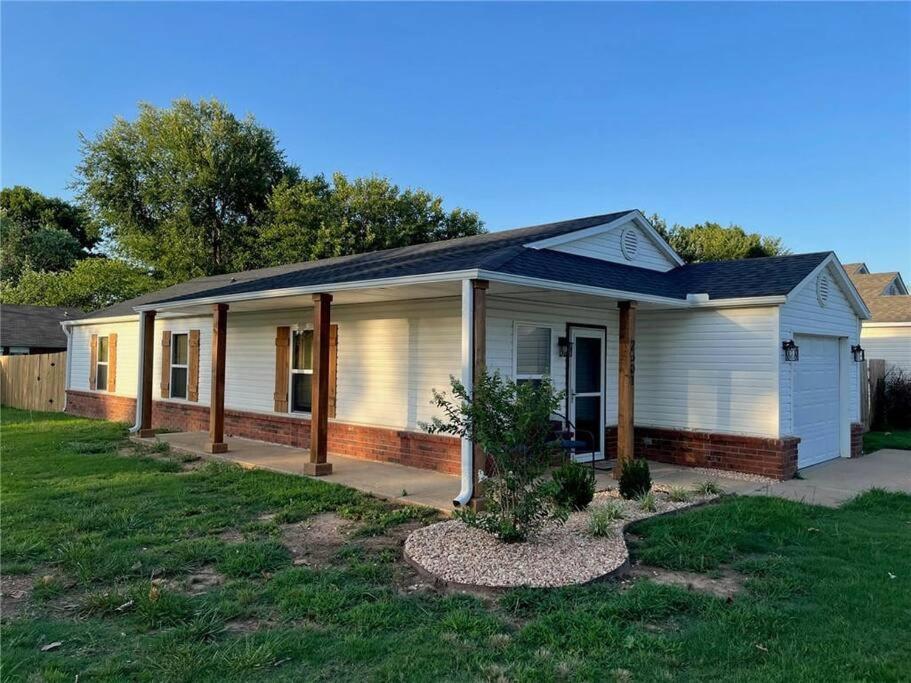 Three-Bedroom House photo 3