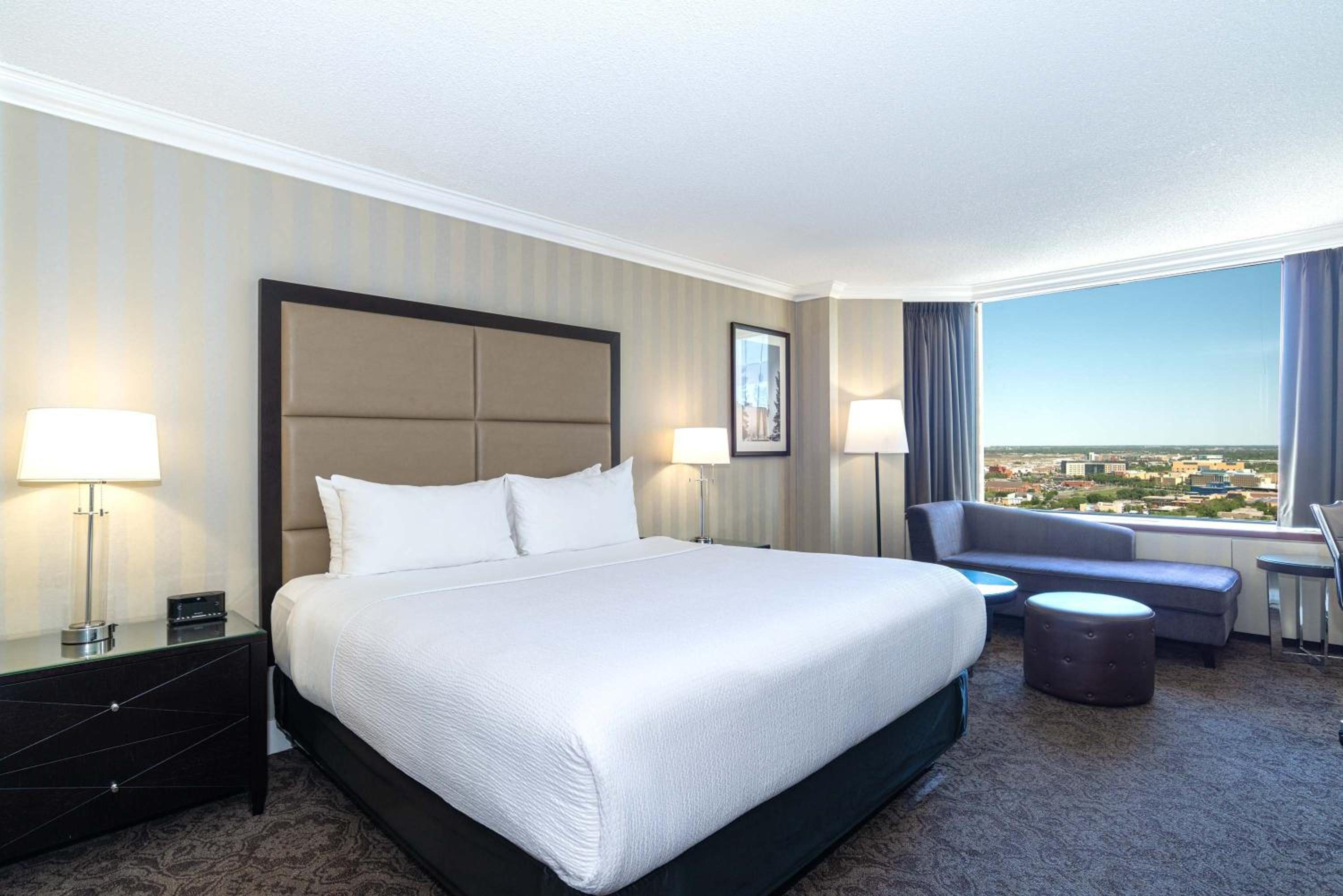 Premium Room, 1 King Bed, Top Floors - Photo 1