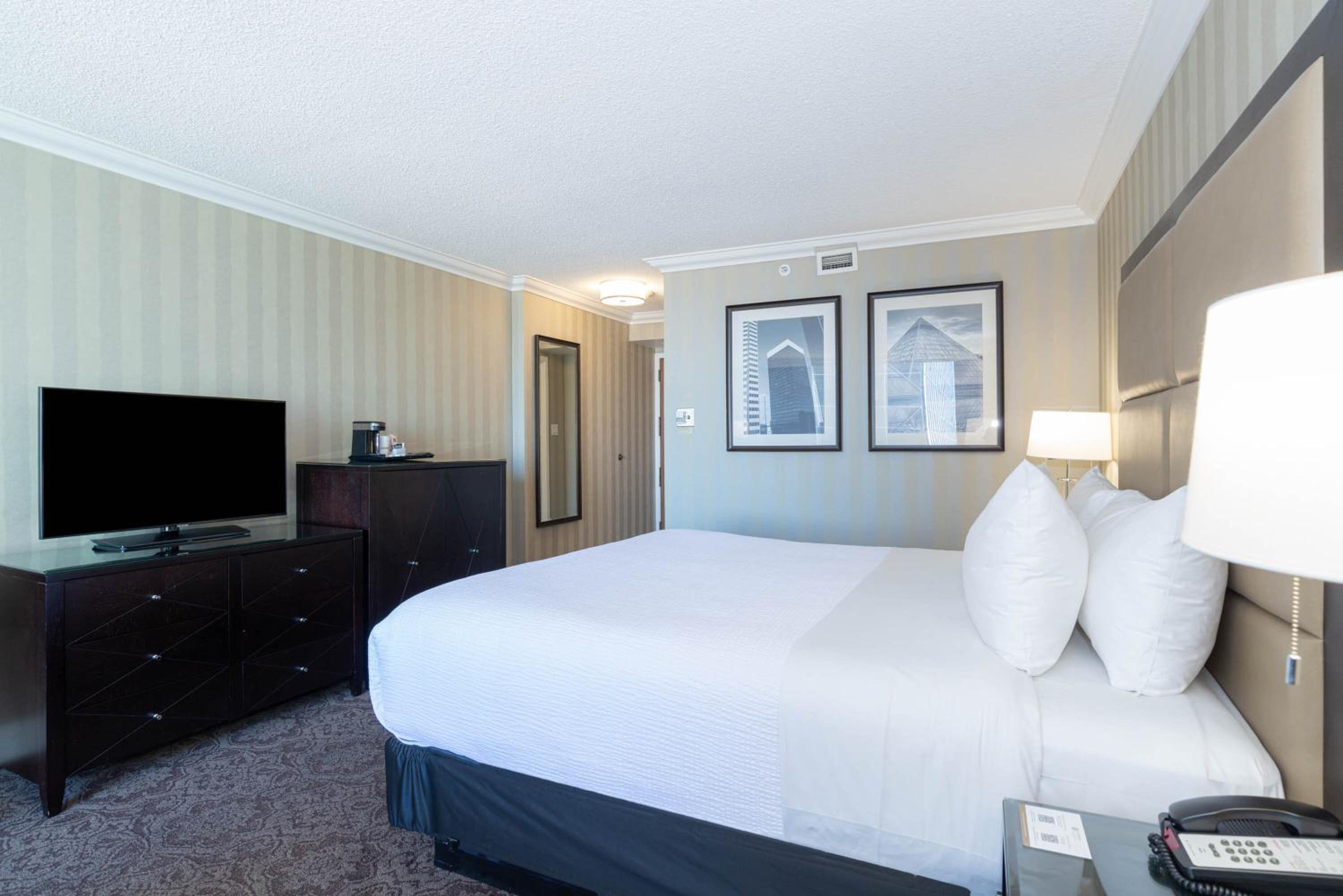 Premium Room, 1 King Bed, Top Floors - Photo 2