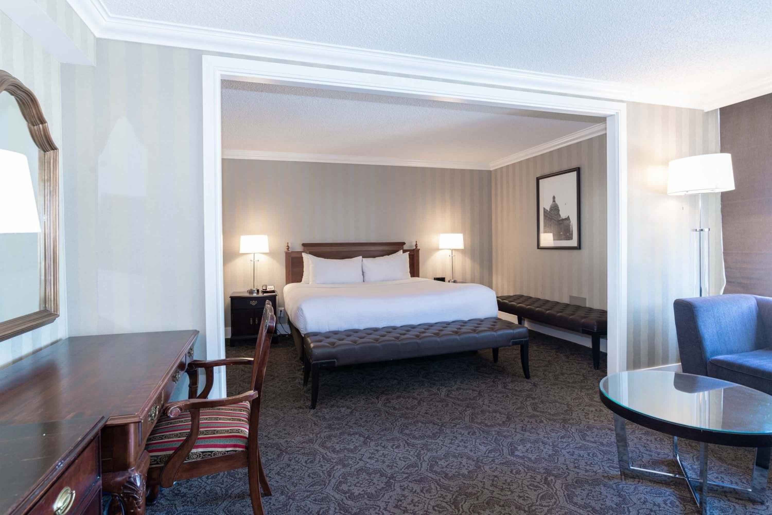 Grand Room, 1 King Bed - Photo 1