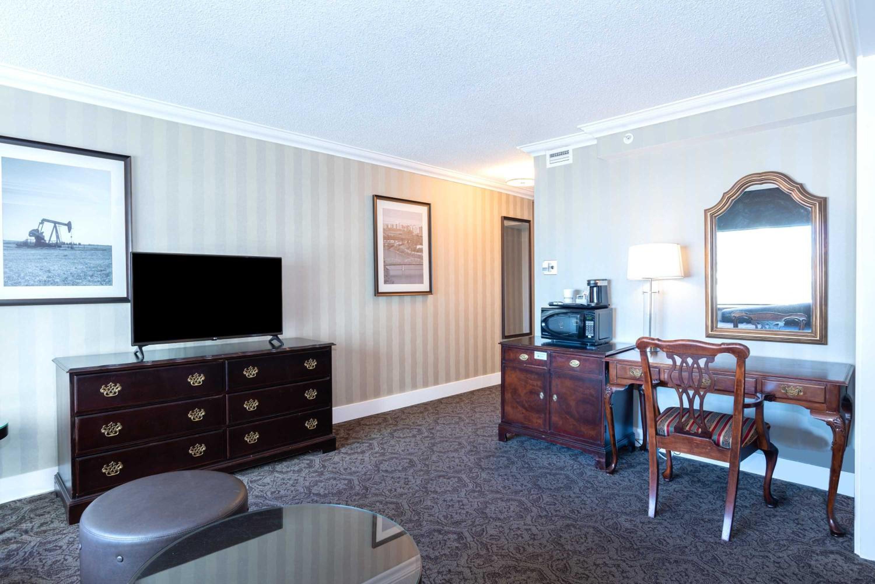 Grand Room, 1 King Bed - Photo 5