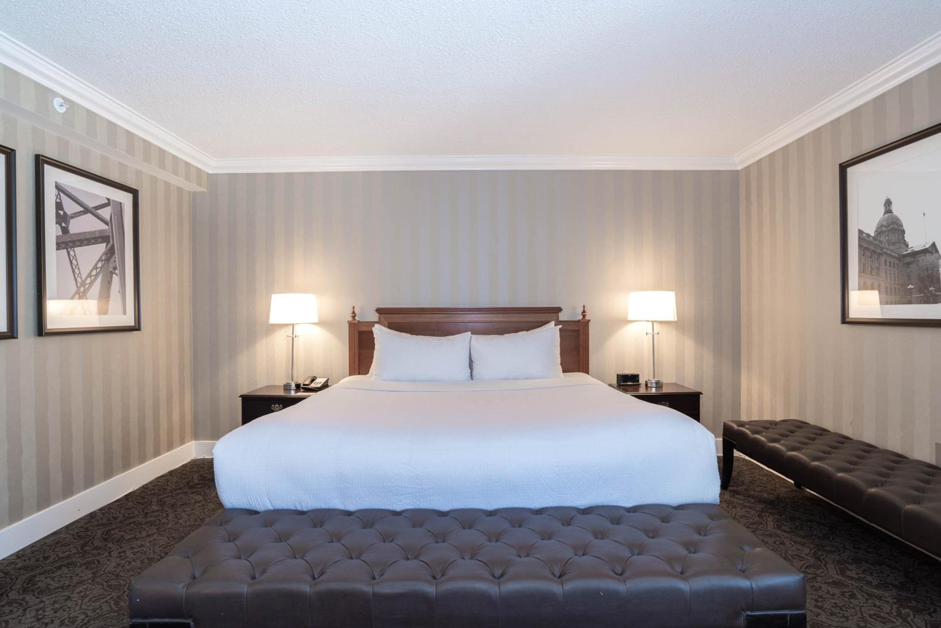 Grand Room, 1 King Bed - Photo 4