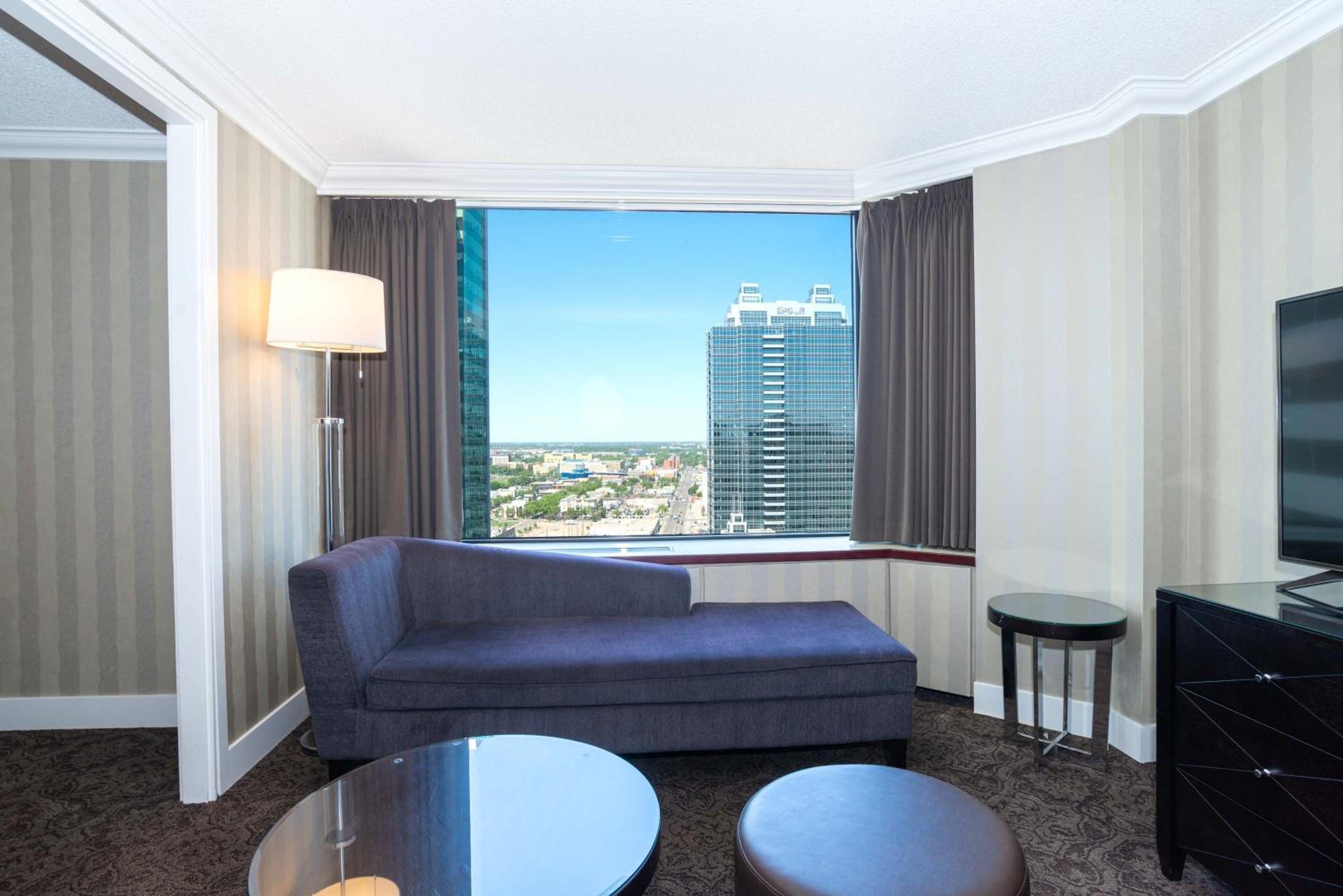 Premium Grand Room, 1 King Bed, Top Floors - Photo 6