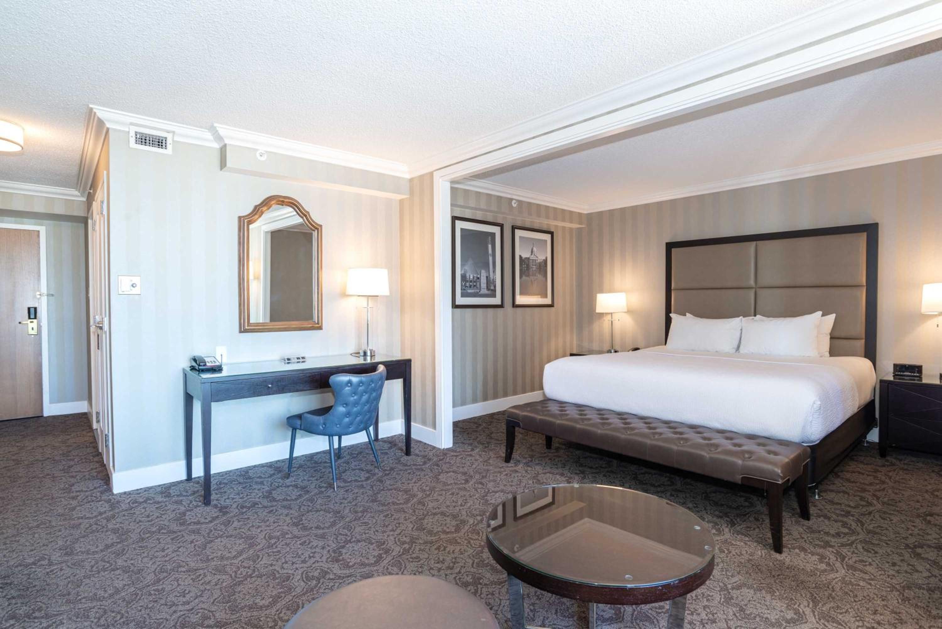 Premium Grand Room, 1 King Bed, Top Floors - Photo 7