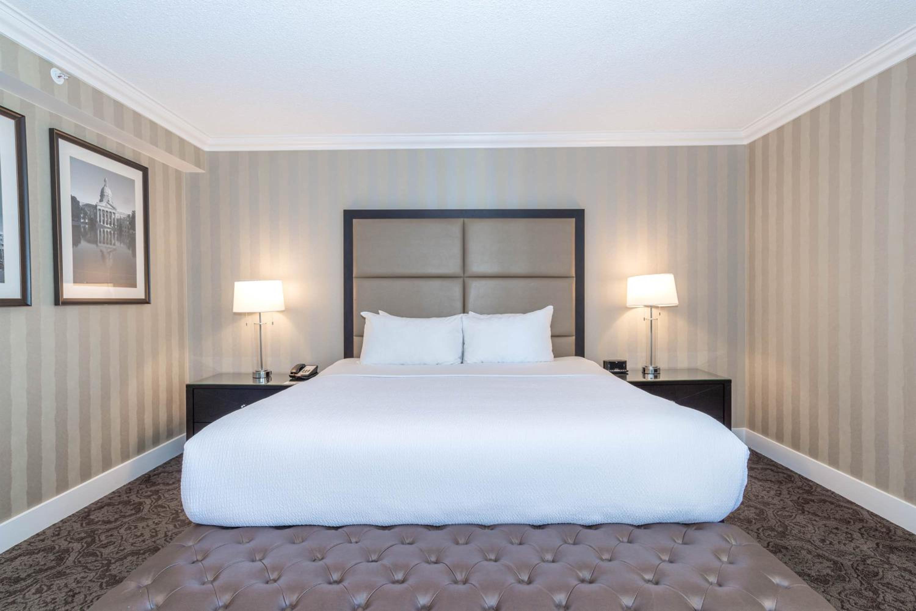 Premium Grand Room, 1 King Bed, Top Floors - Photo 5