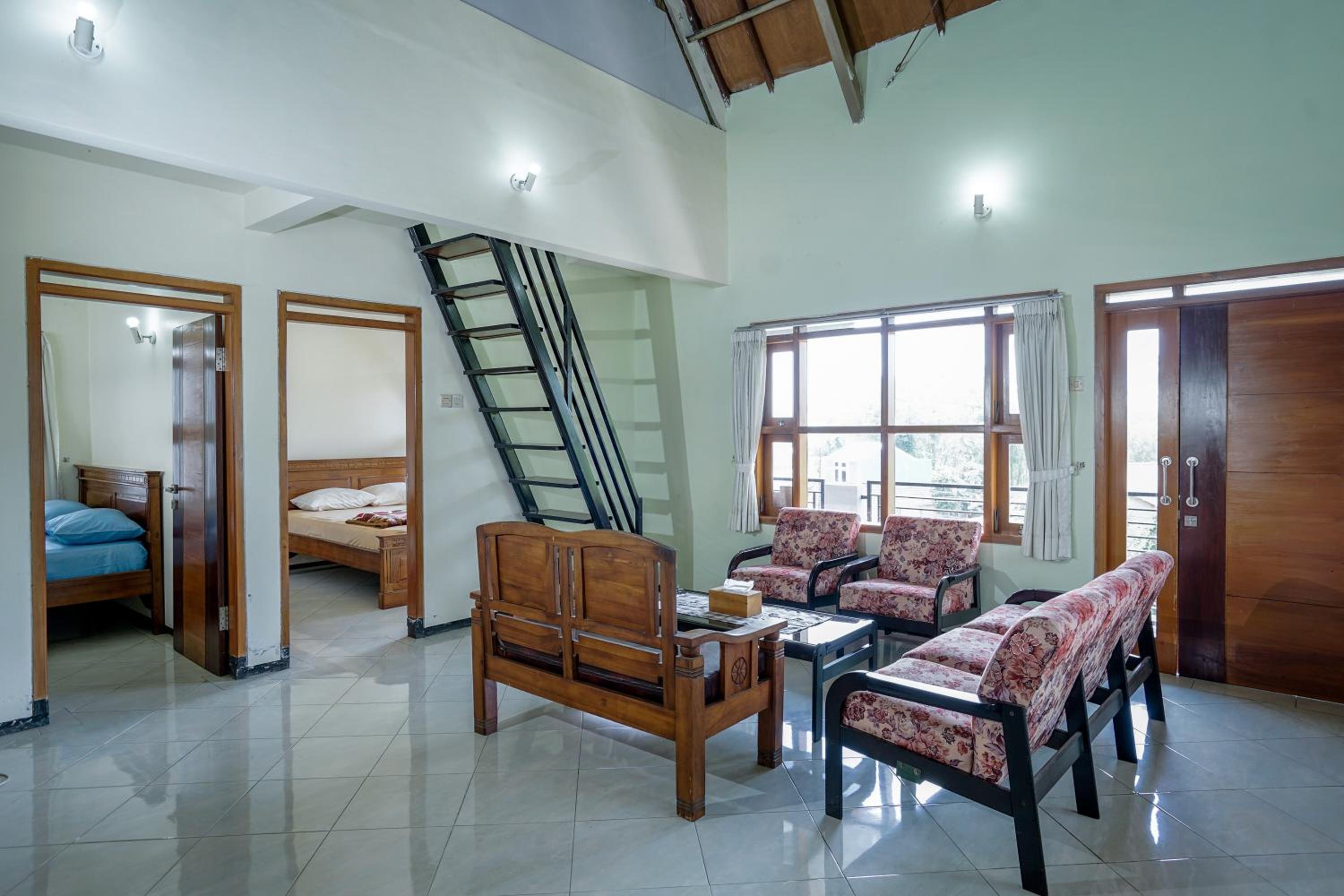 Three-Bedroom Villa - Photo 4