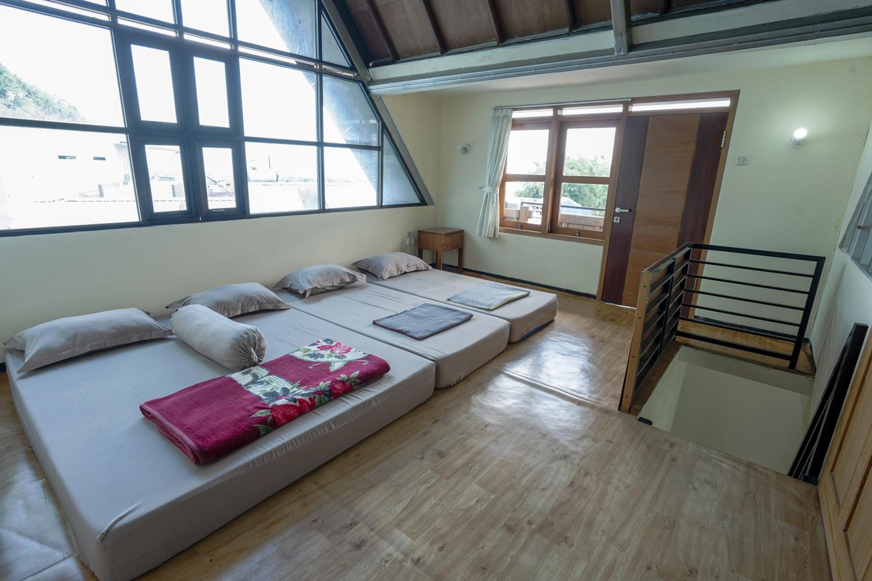 Three-Bedroom Villa - Photo 7