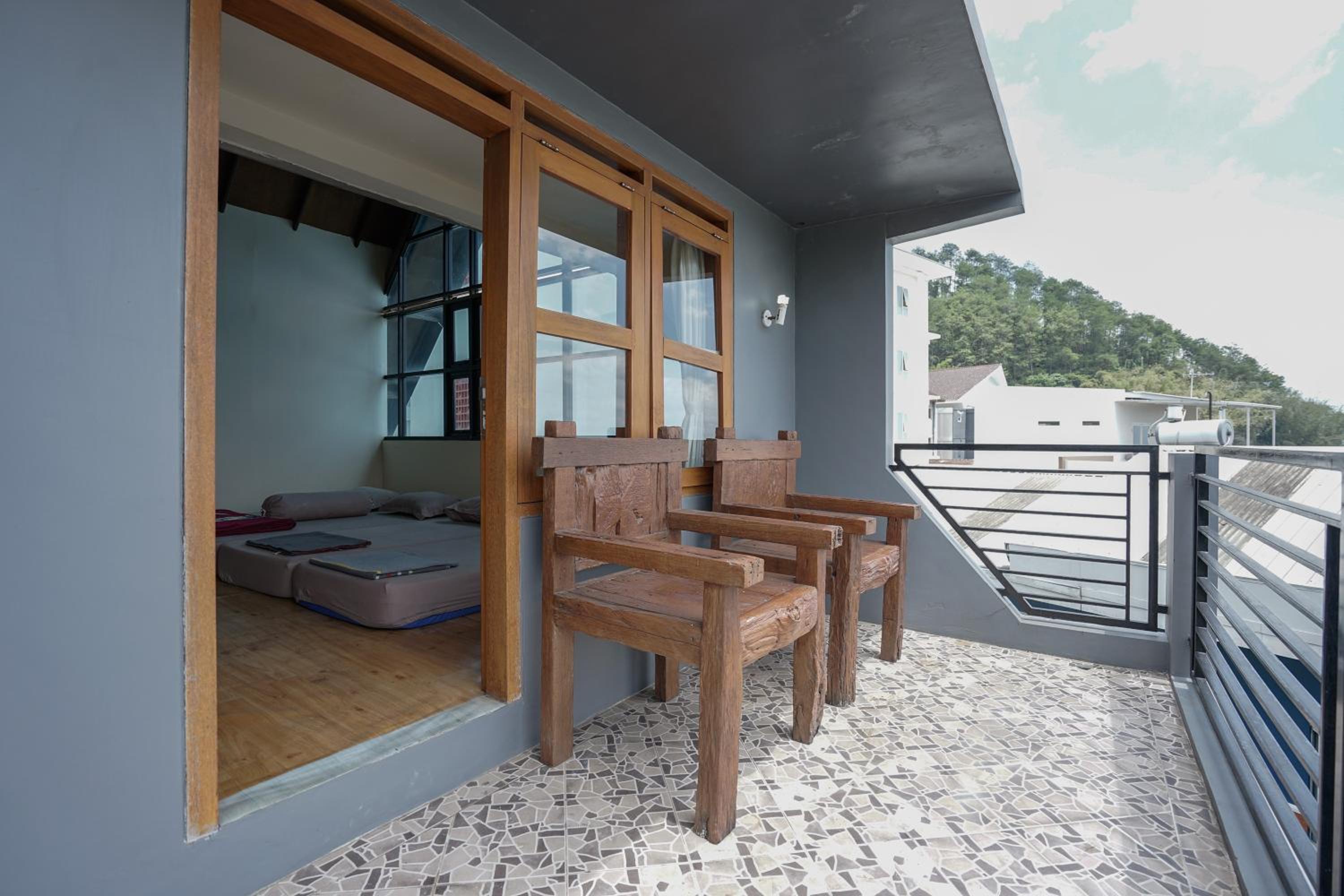 Three-Bedroom Villa - Photo 2