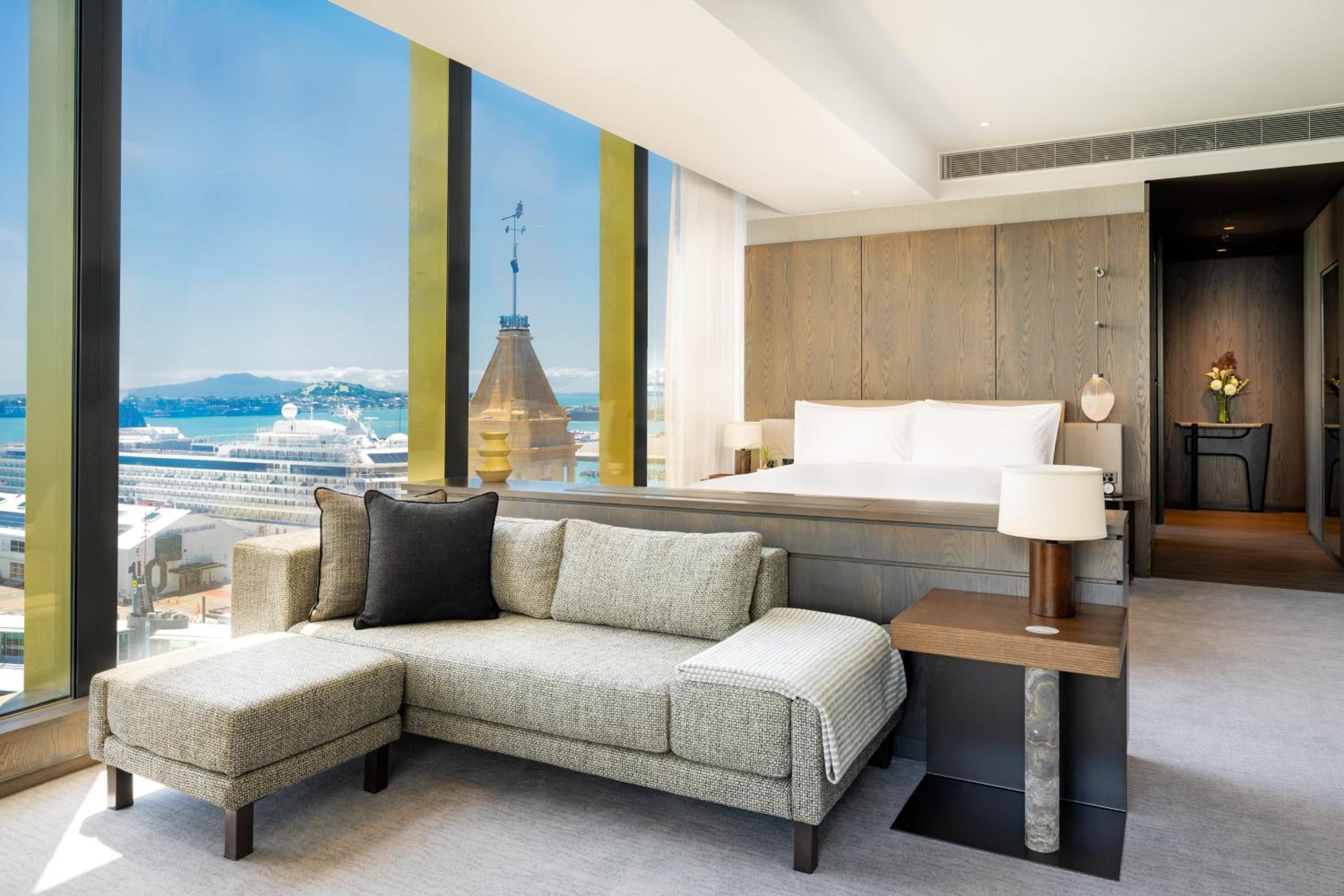 Junior King Suite with Harbor View - Club Lounge Access photo 3