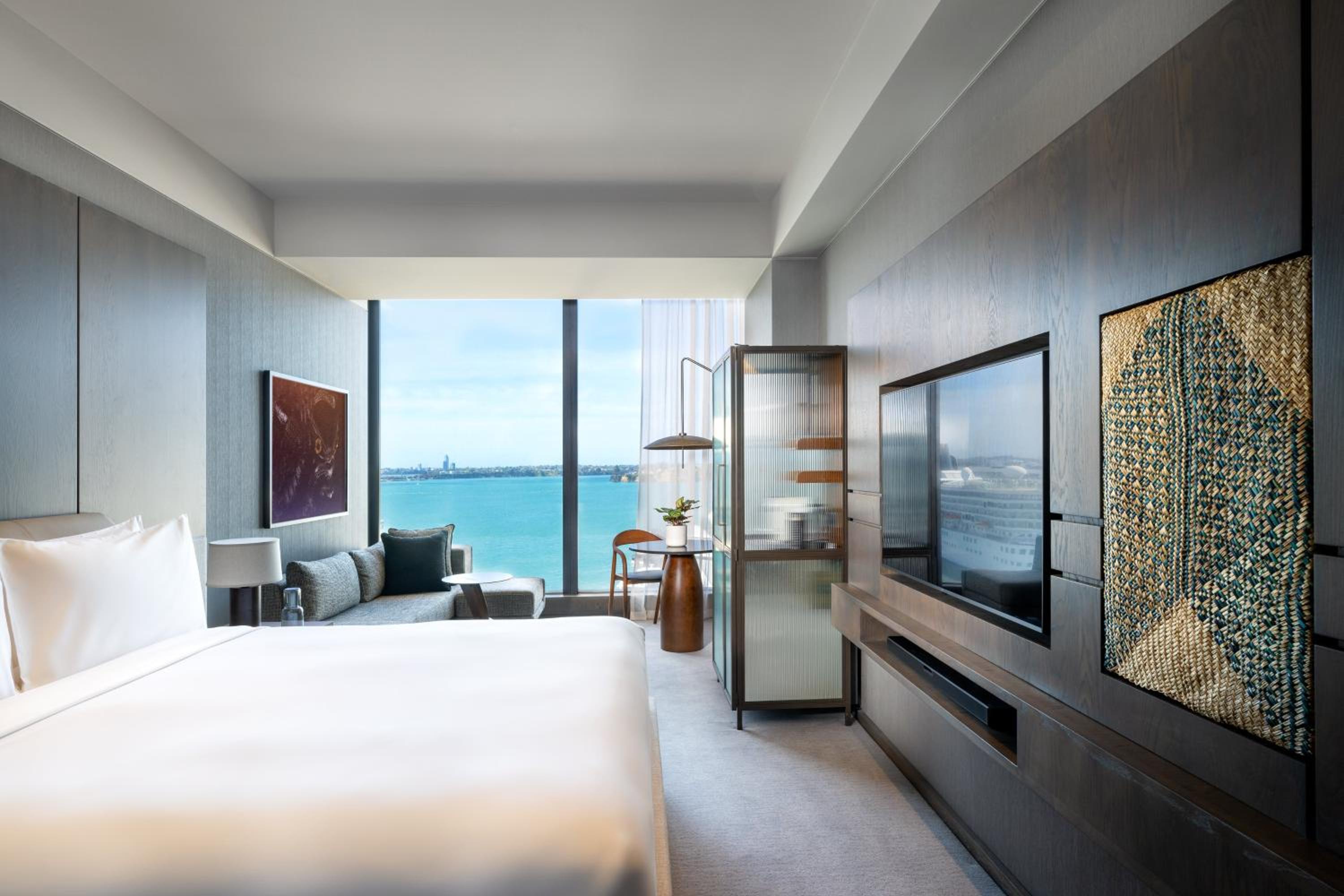 Classic King Room with Harbor View - Photo 4