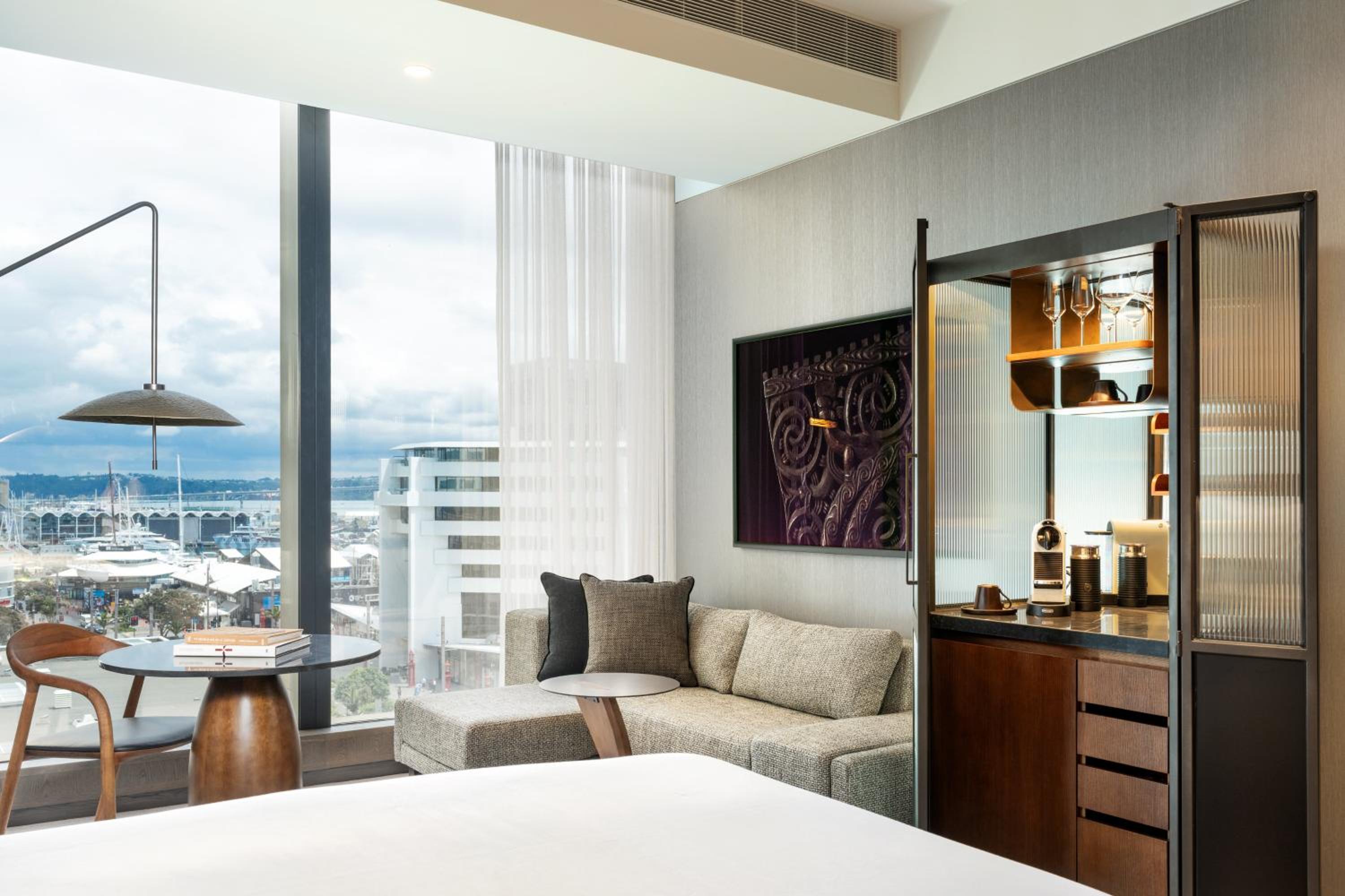 Classic King Room with City View - Photo 2