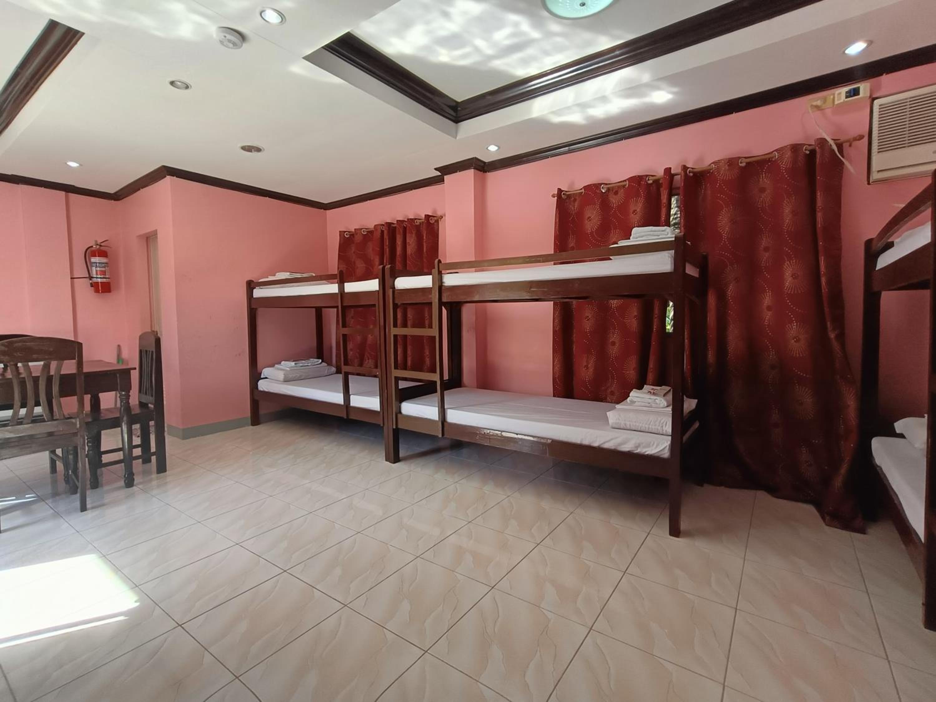 Family Studio - Photo 2
