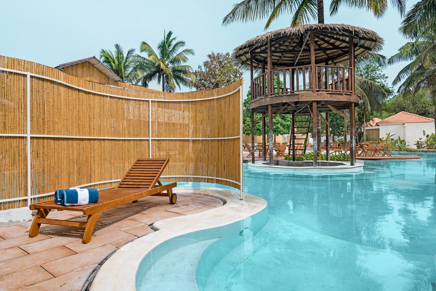 Clique Cottage with Pool Access - Photo 10