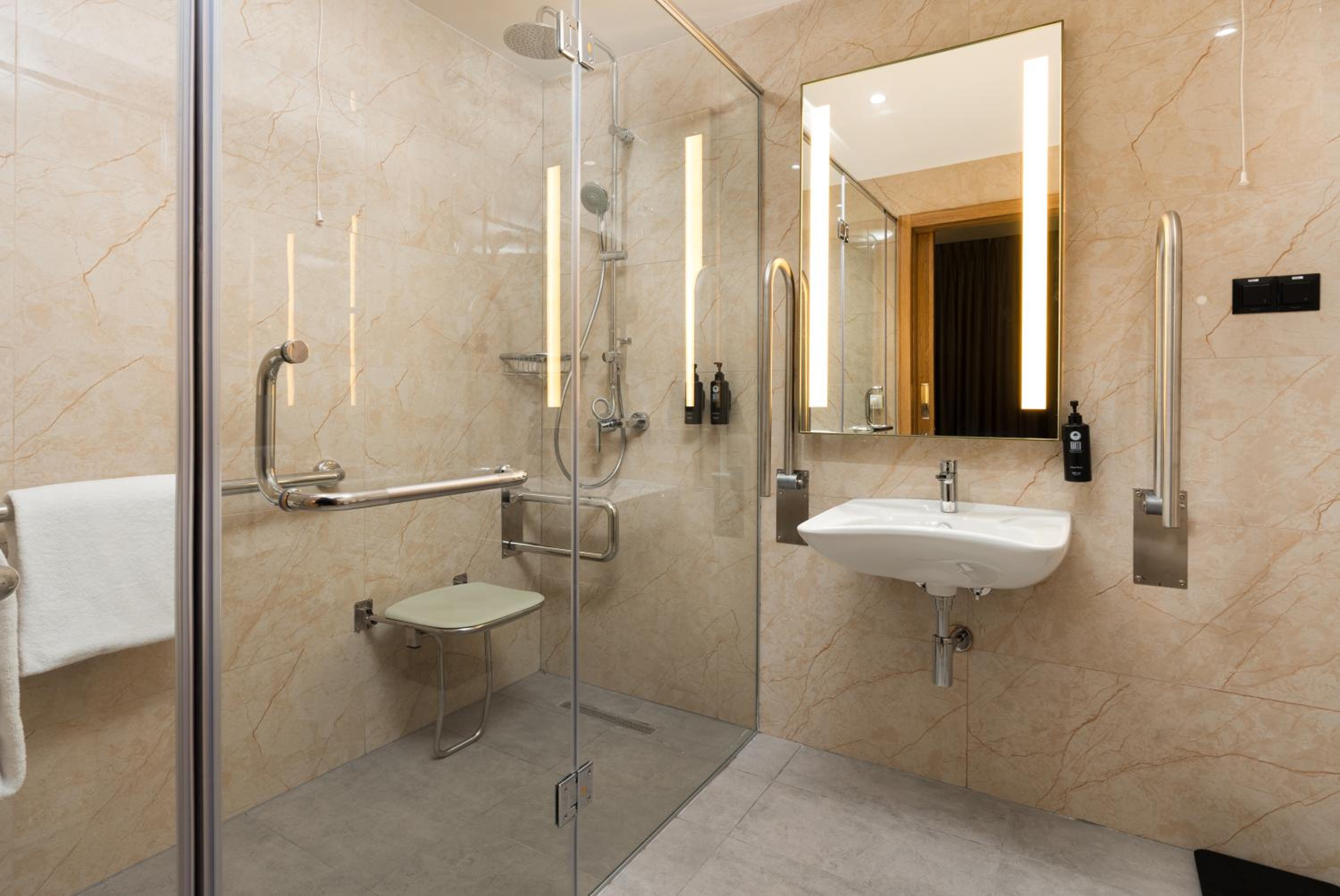Accessible Room - Photo 2