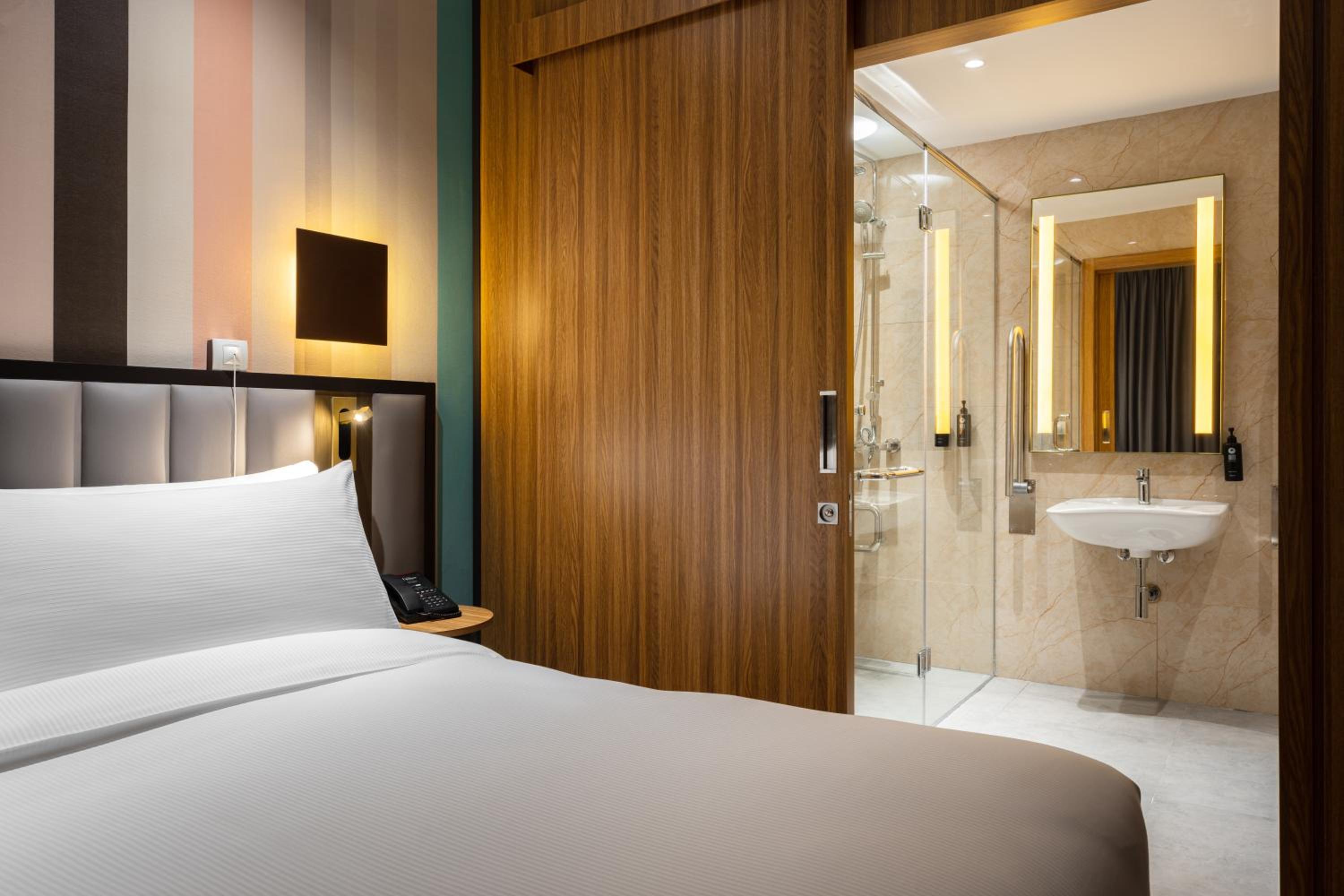 Accessible Room - Photo 4