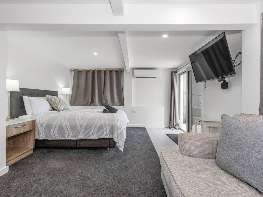 Studio Apartment with Sea View photo 3