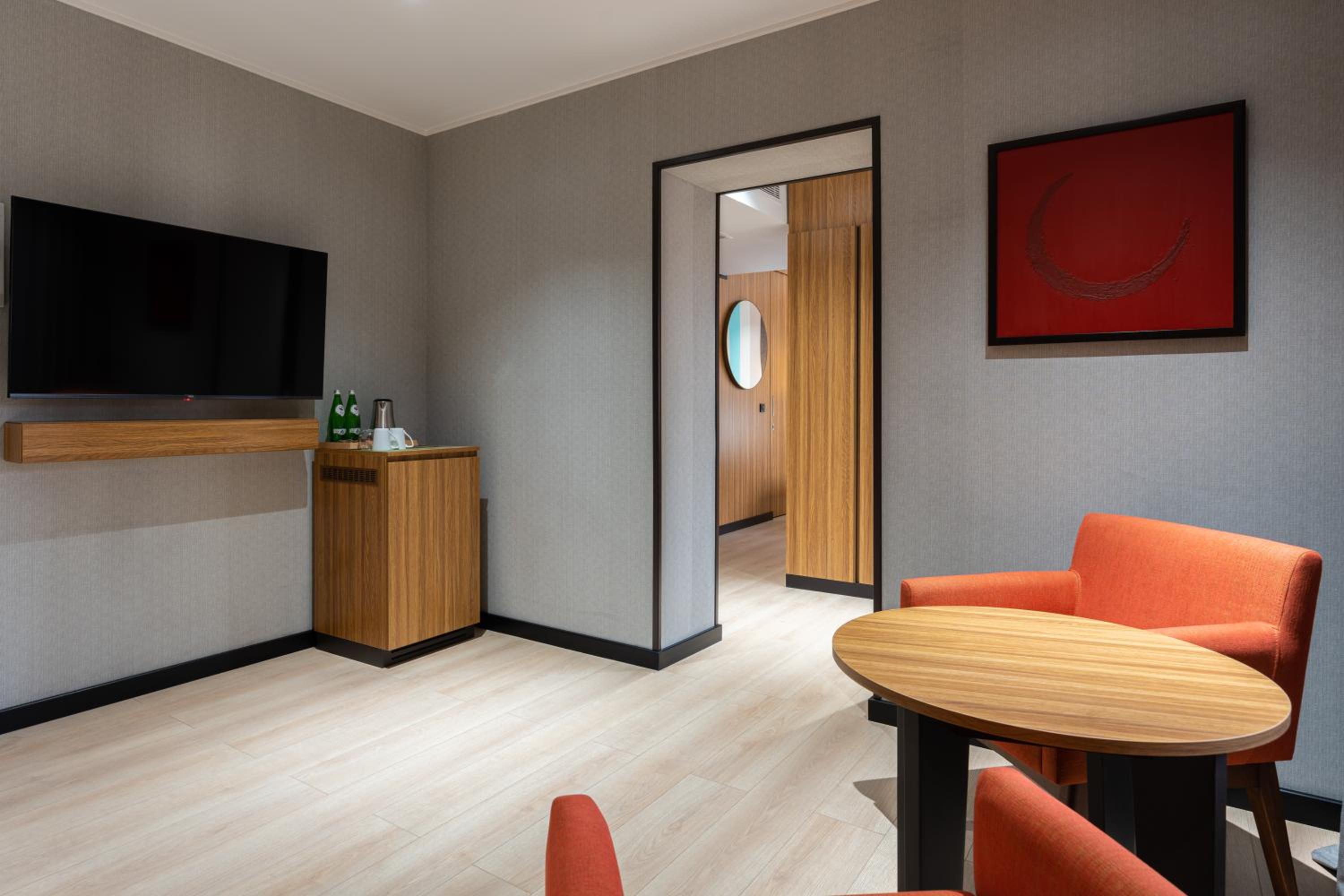 Suite - Photo 2