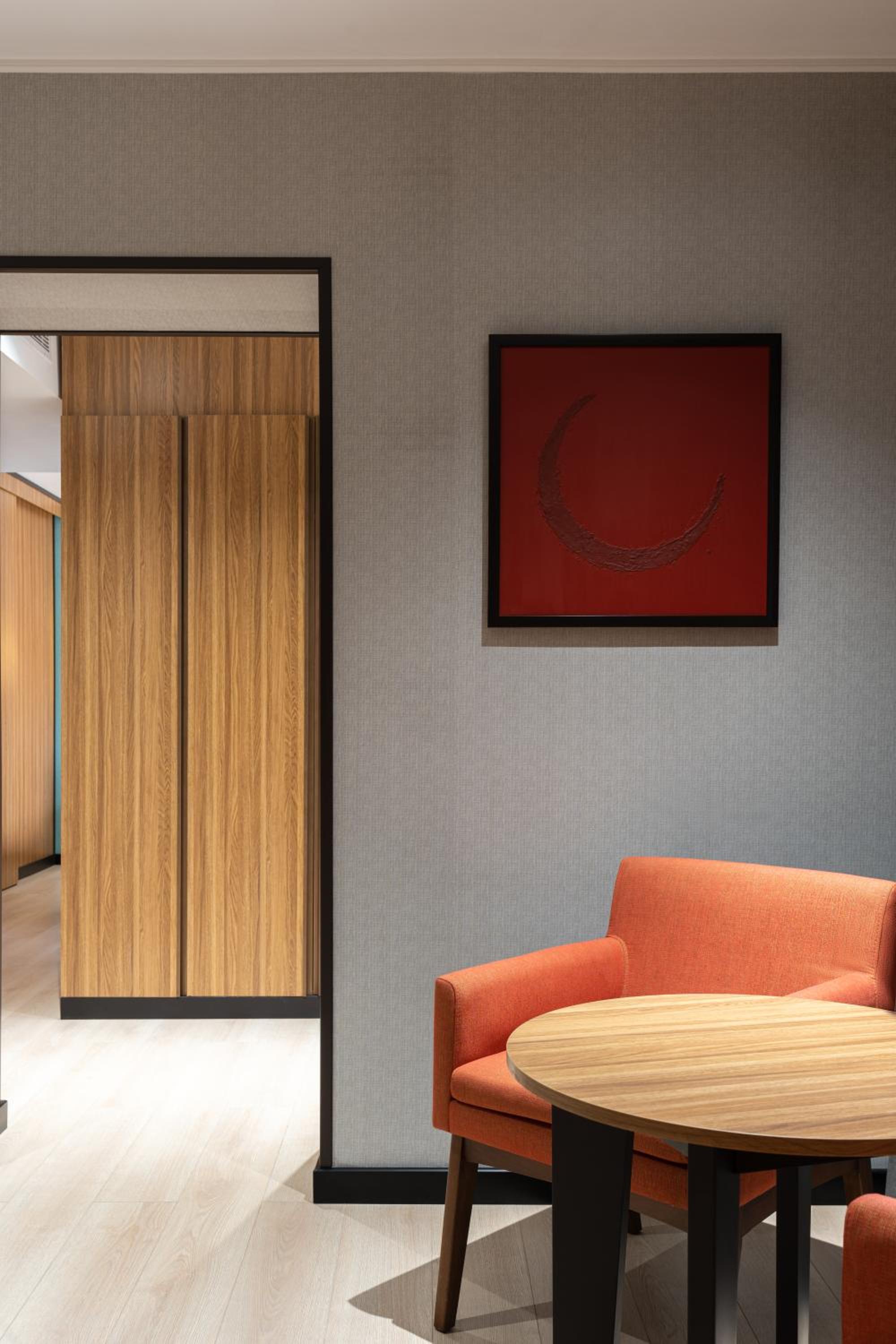Suite - Photo 3