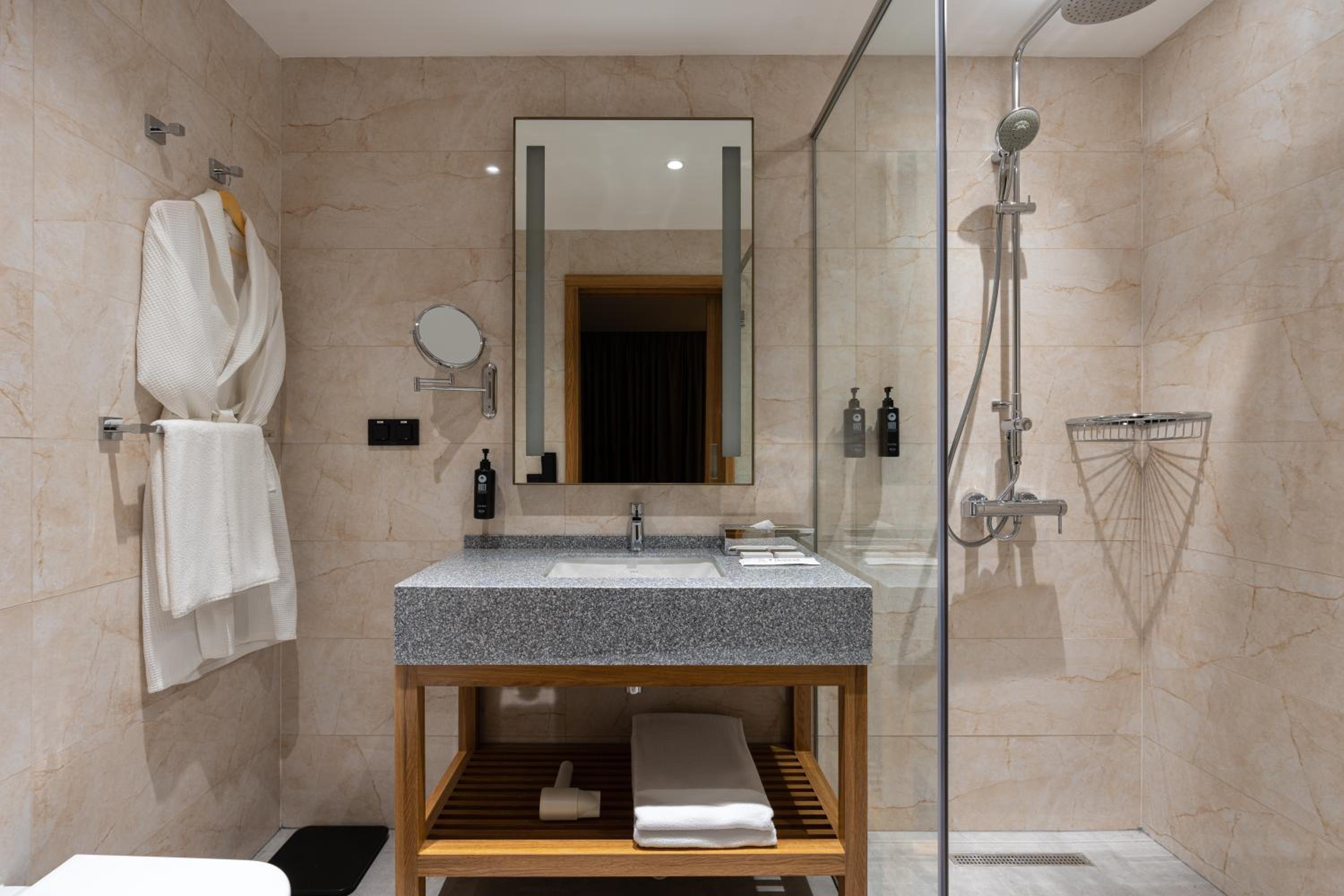 Standard Twin Room - Photo 6