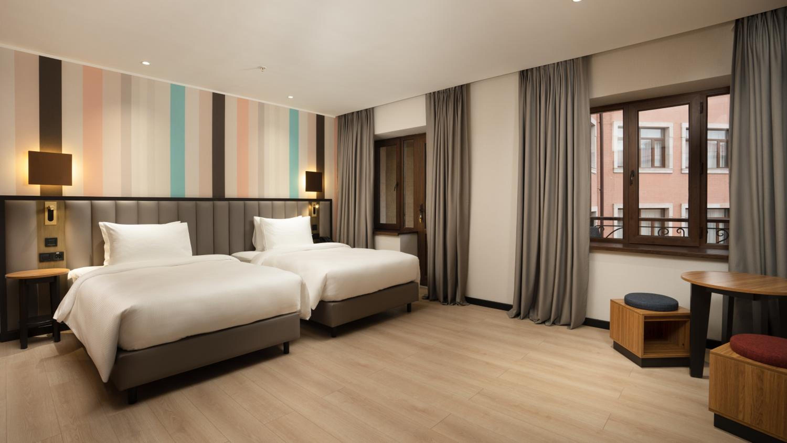 Standard Twin Room - Photo 4