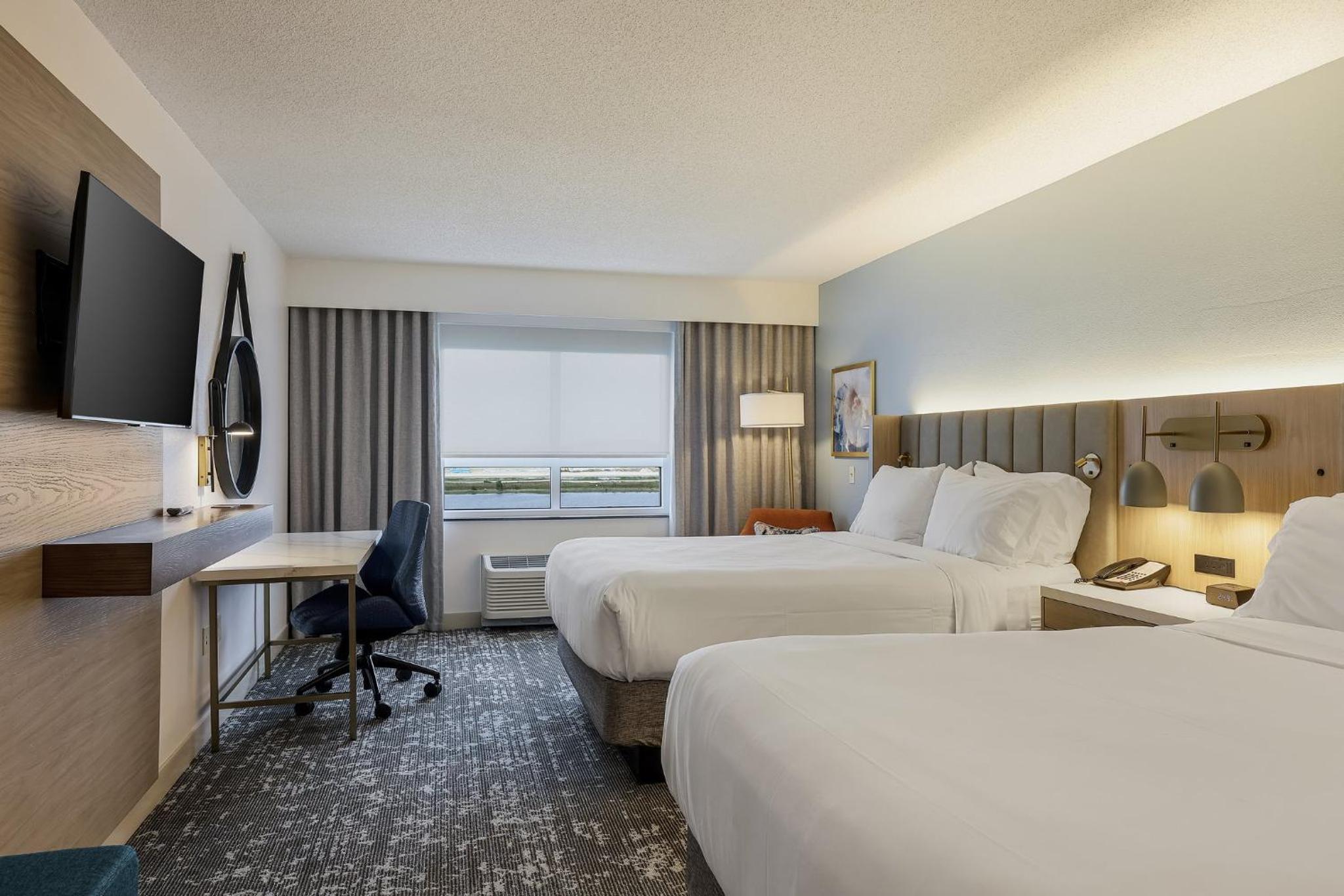 Standard Room with Two Queen Beds - Photo 3