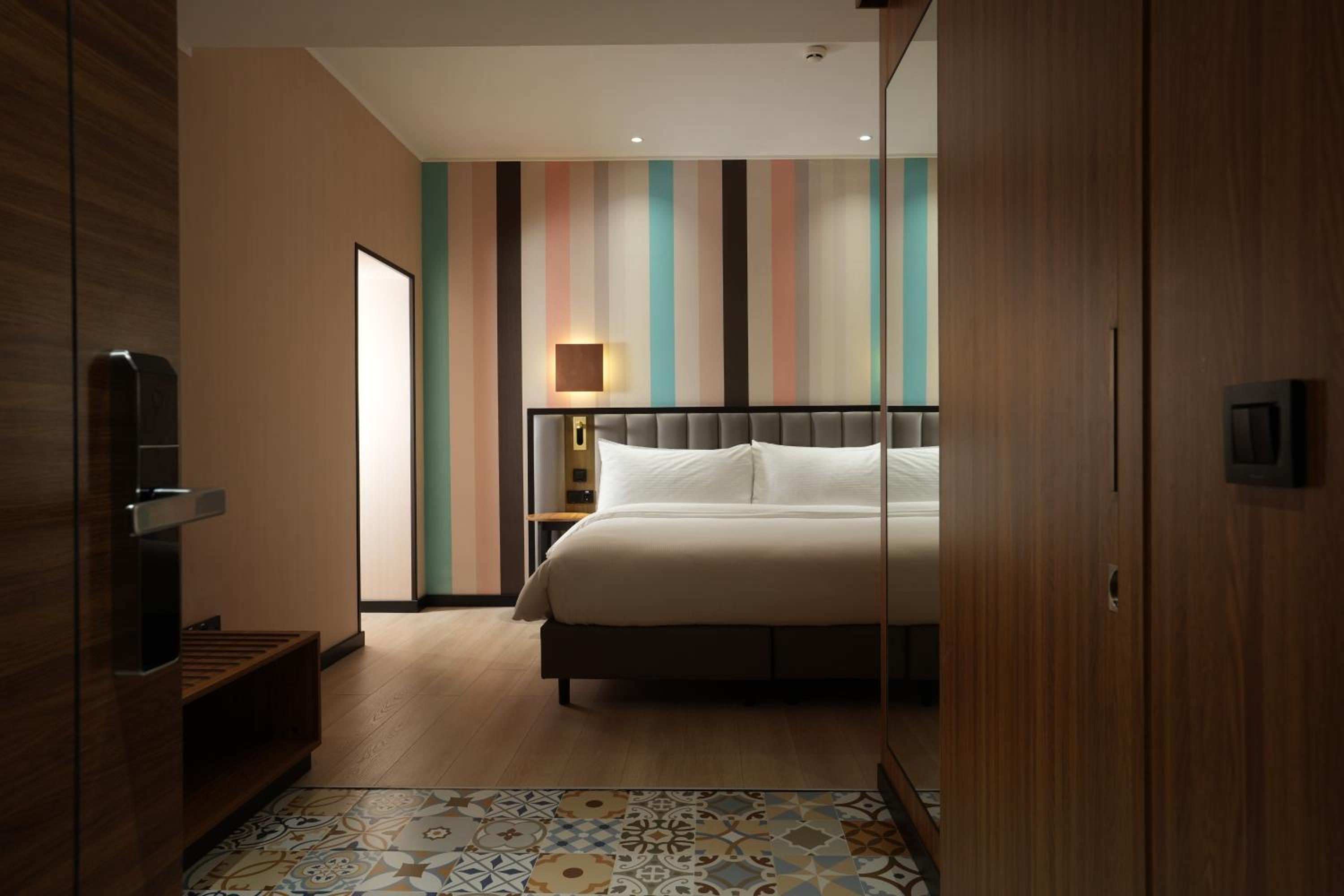Suite - Photo 7
