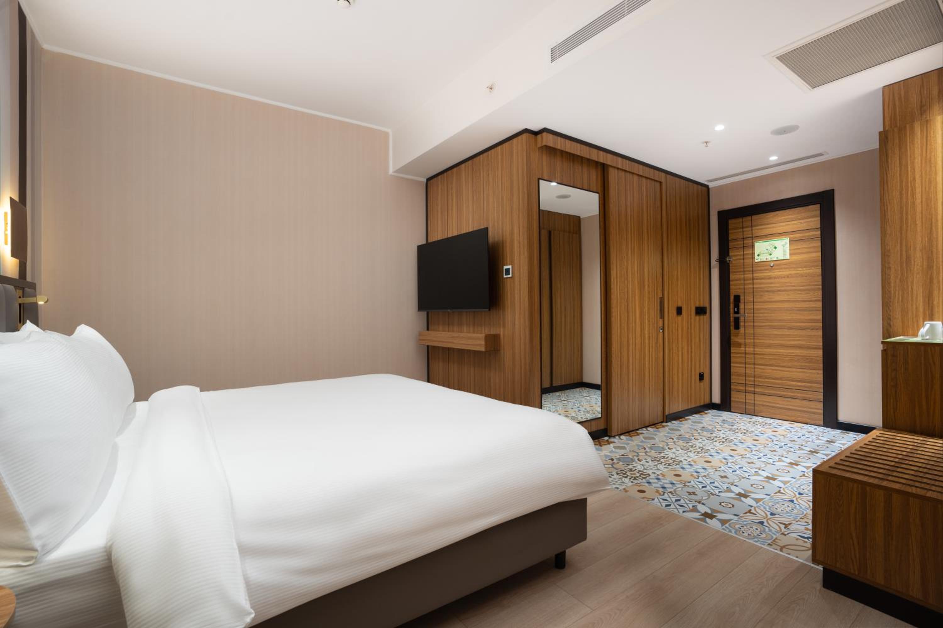 Suite - Photo 6