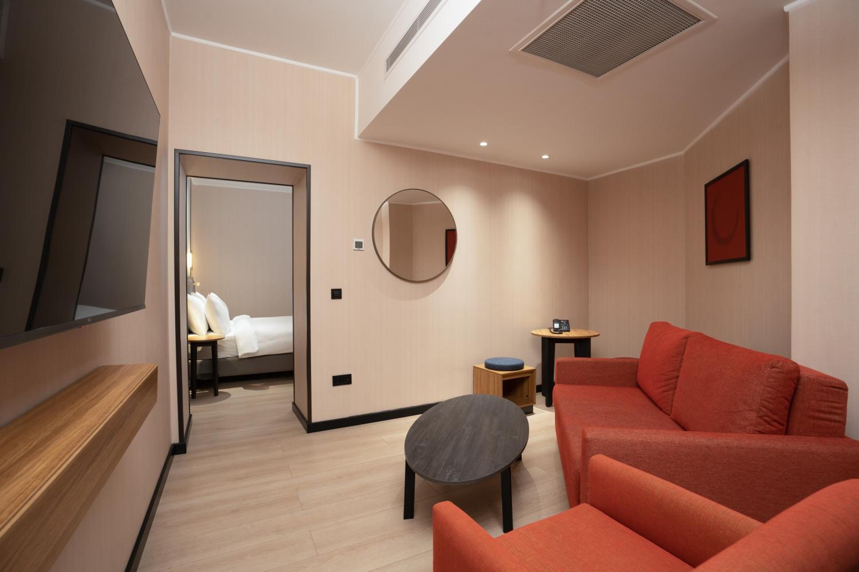Suite - Photo 8