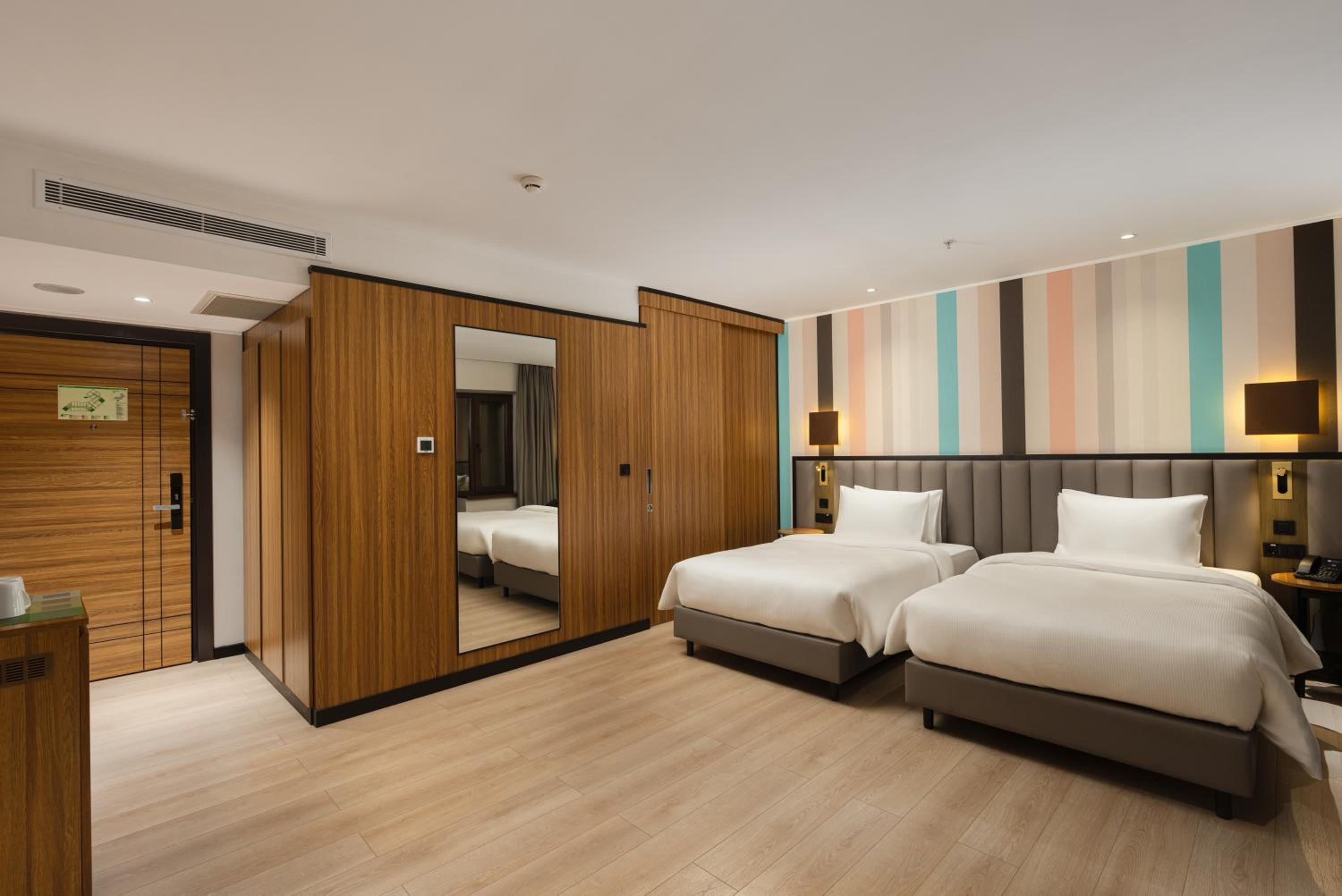 Standard Twin Room - Photo 3