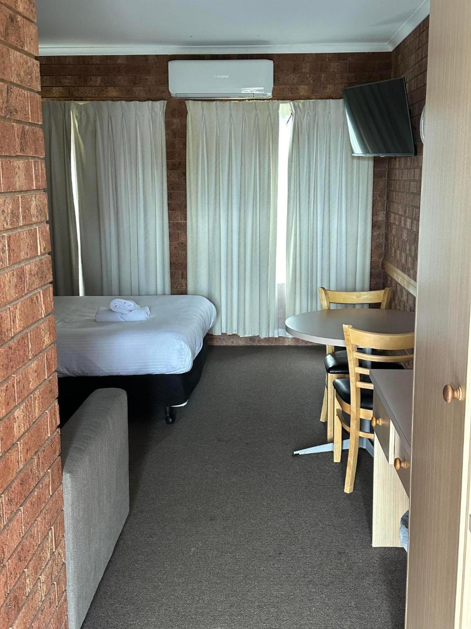 Standard Queen Room