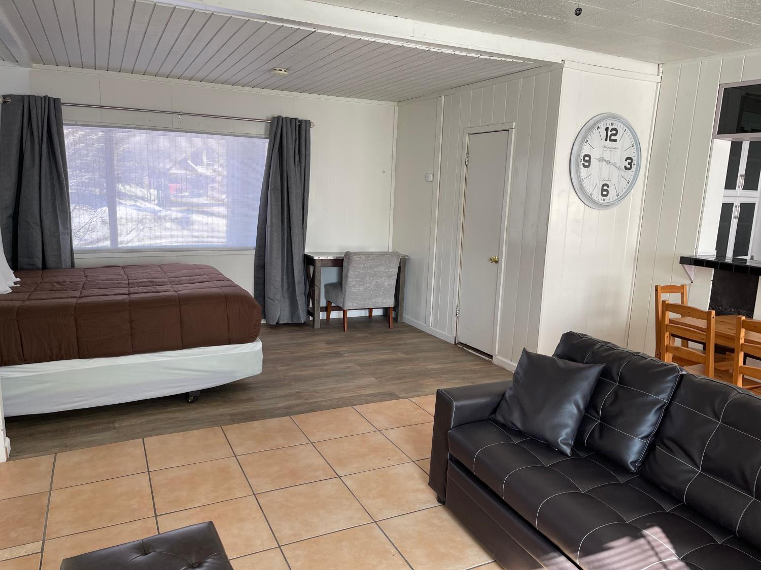 Studio Apartment photo 2