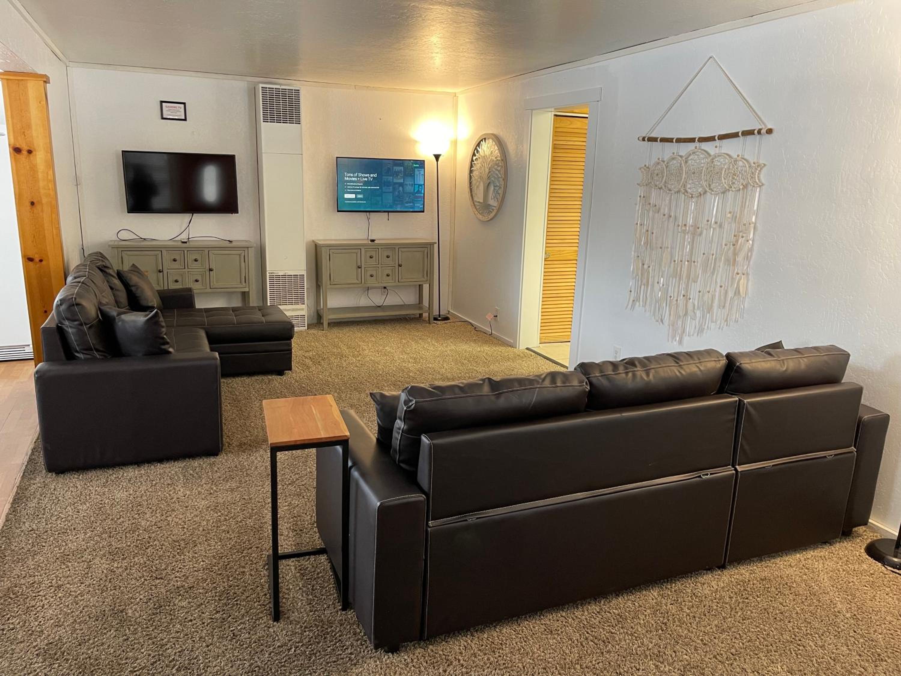 Three-Bedroom Apartment - Photo 8