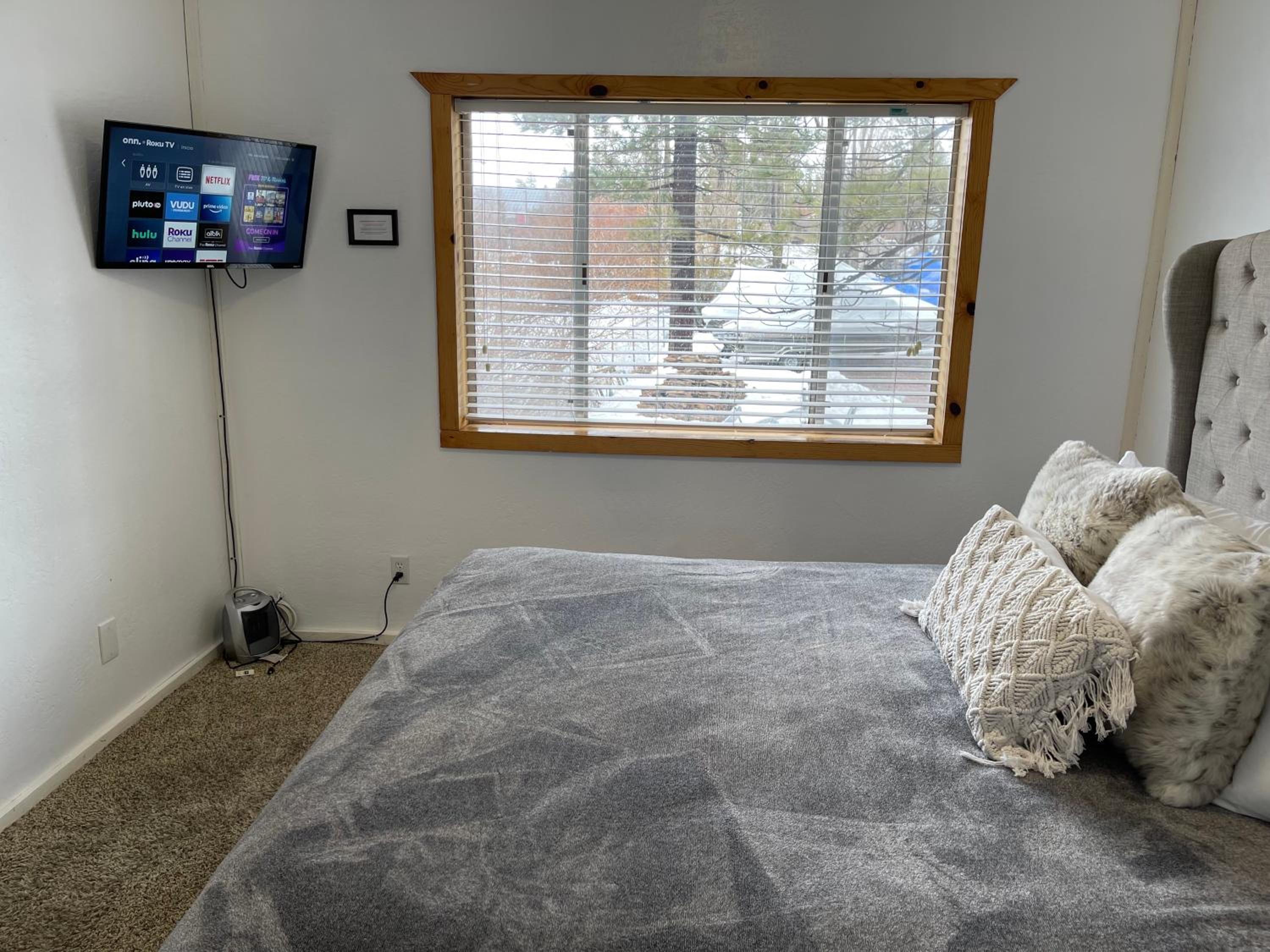 Three-Bedroom Apartment - Photo 10