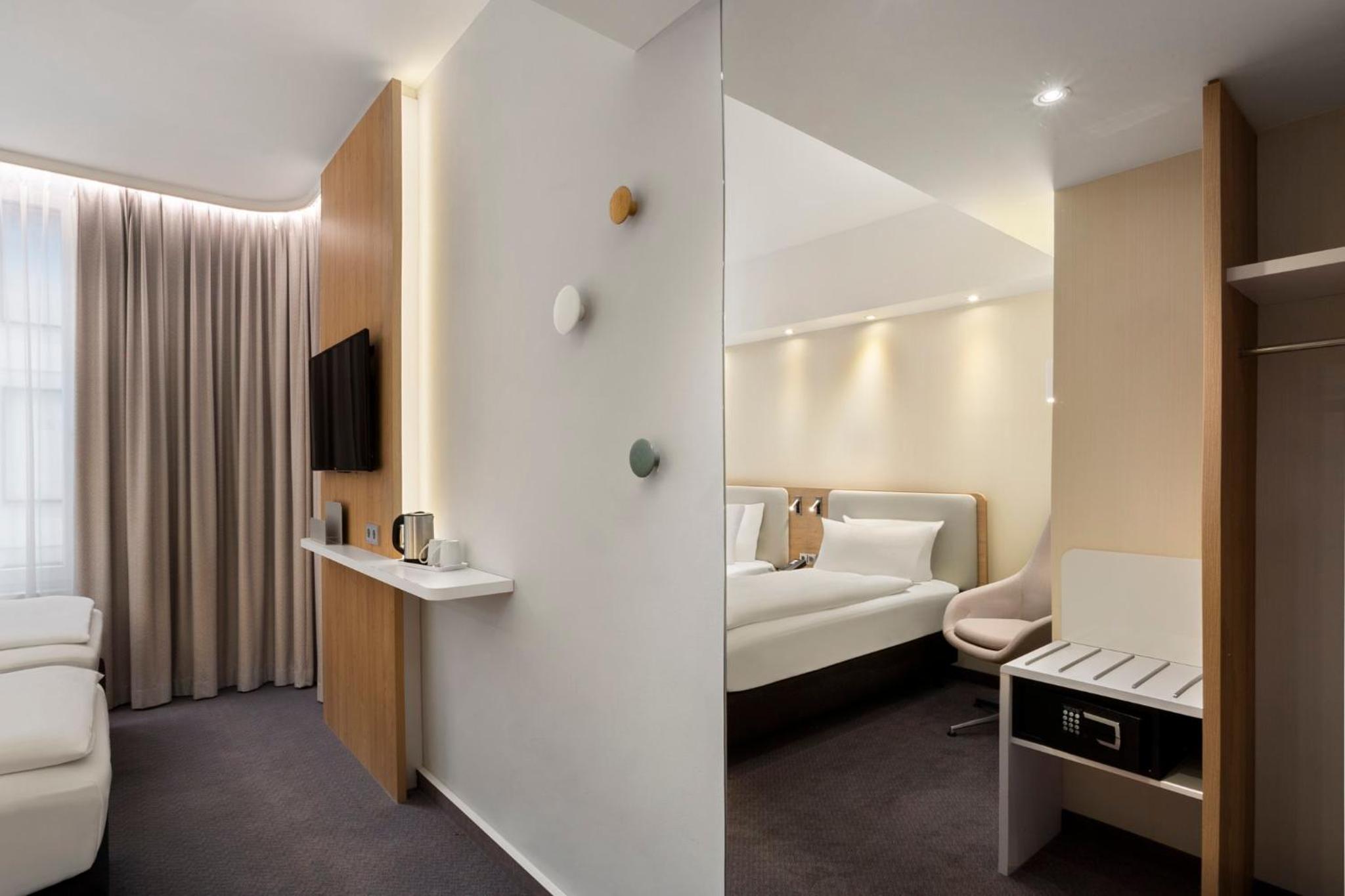 Standard Twin Room - Photo 4