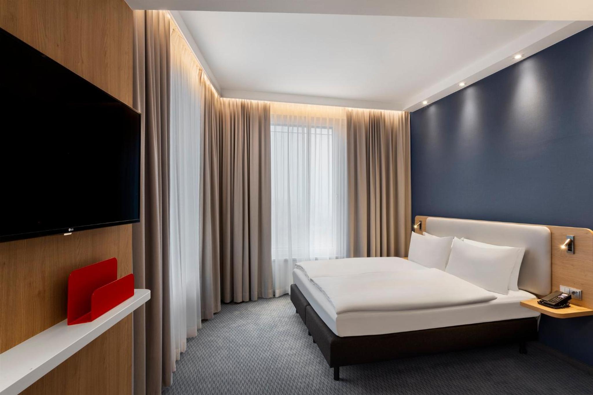 Standard Queen Room - Photo 6