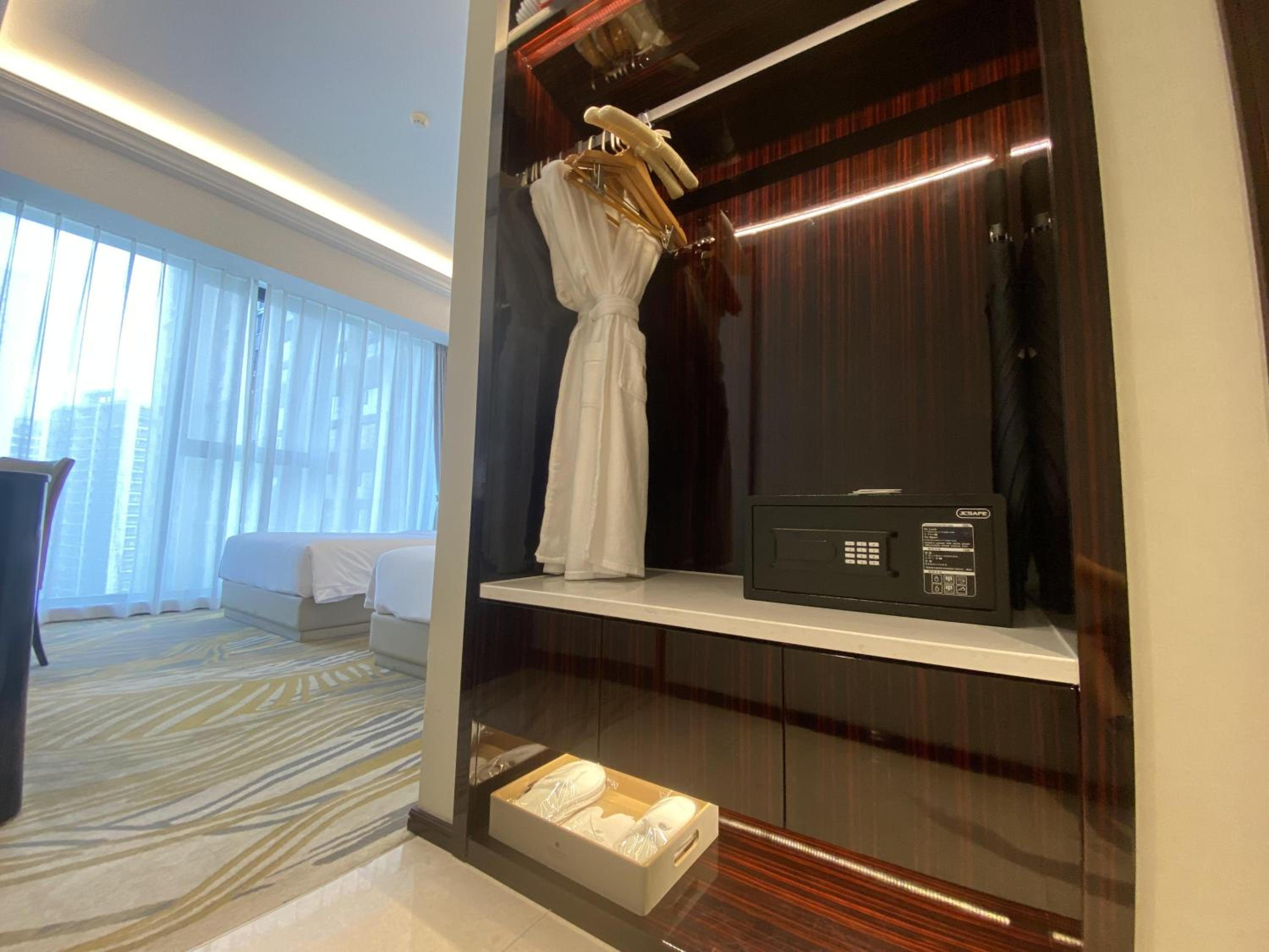 Deluxe Twin Room photo 3