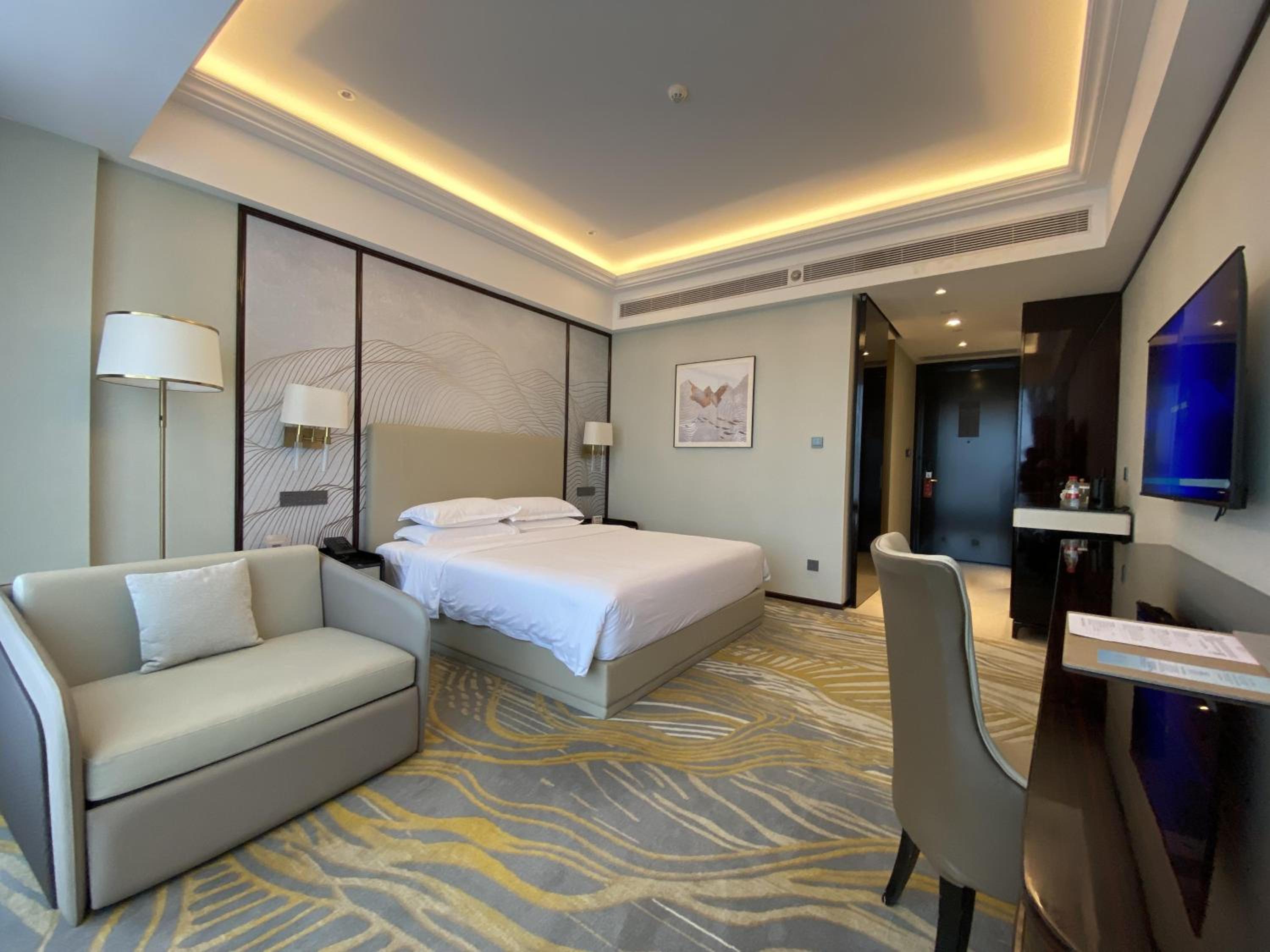 Deluxe Queen Room photo 1