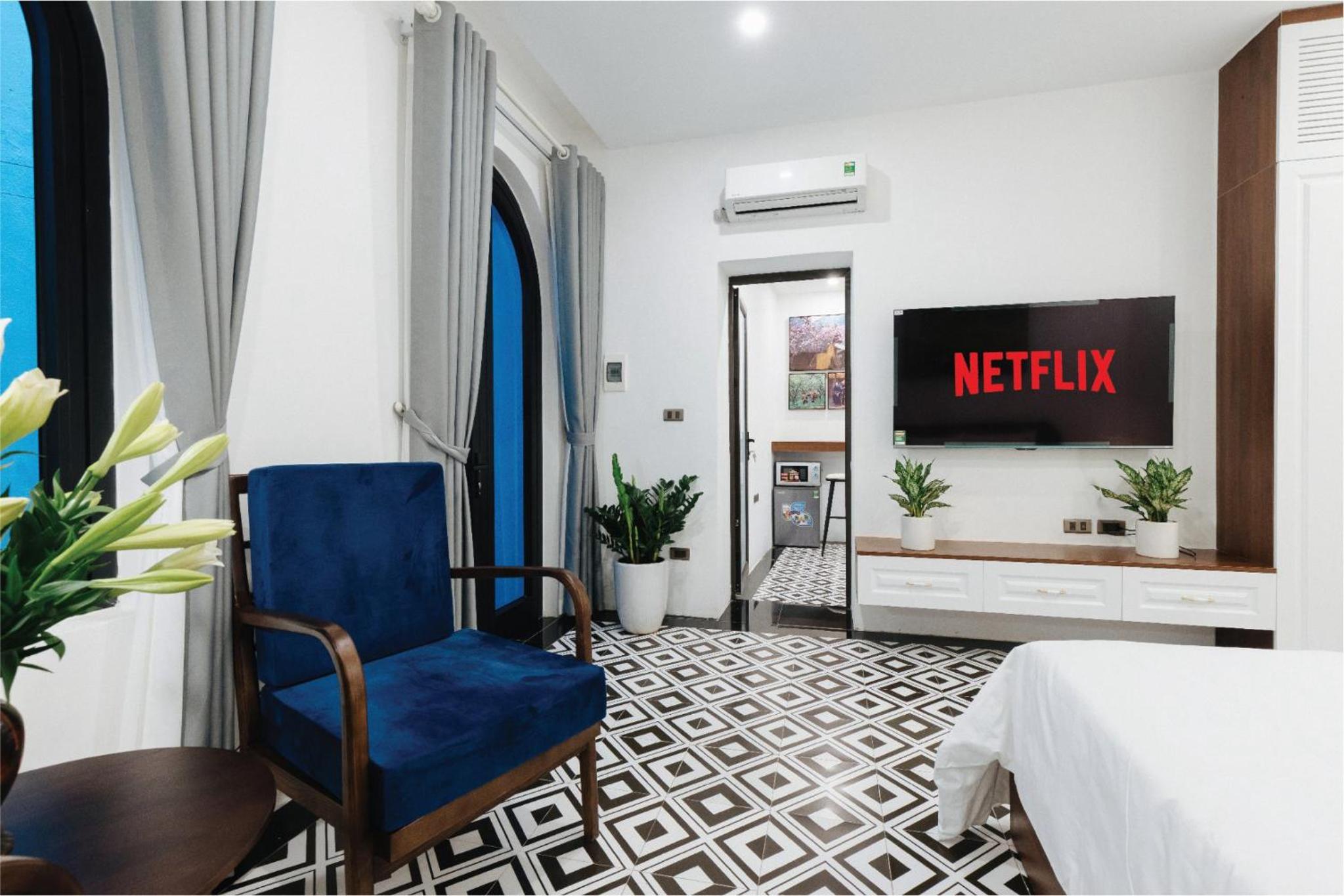 King Studio with Sofa Bed