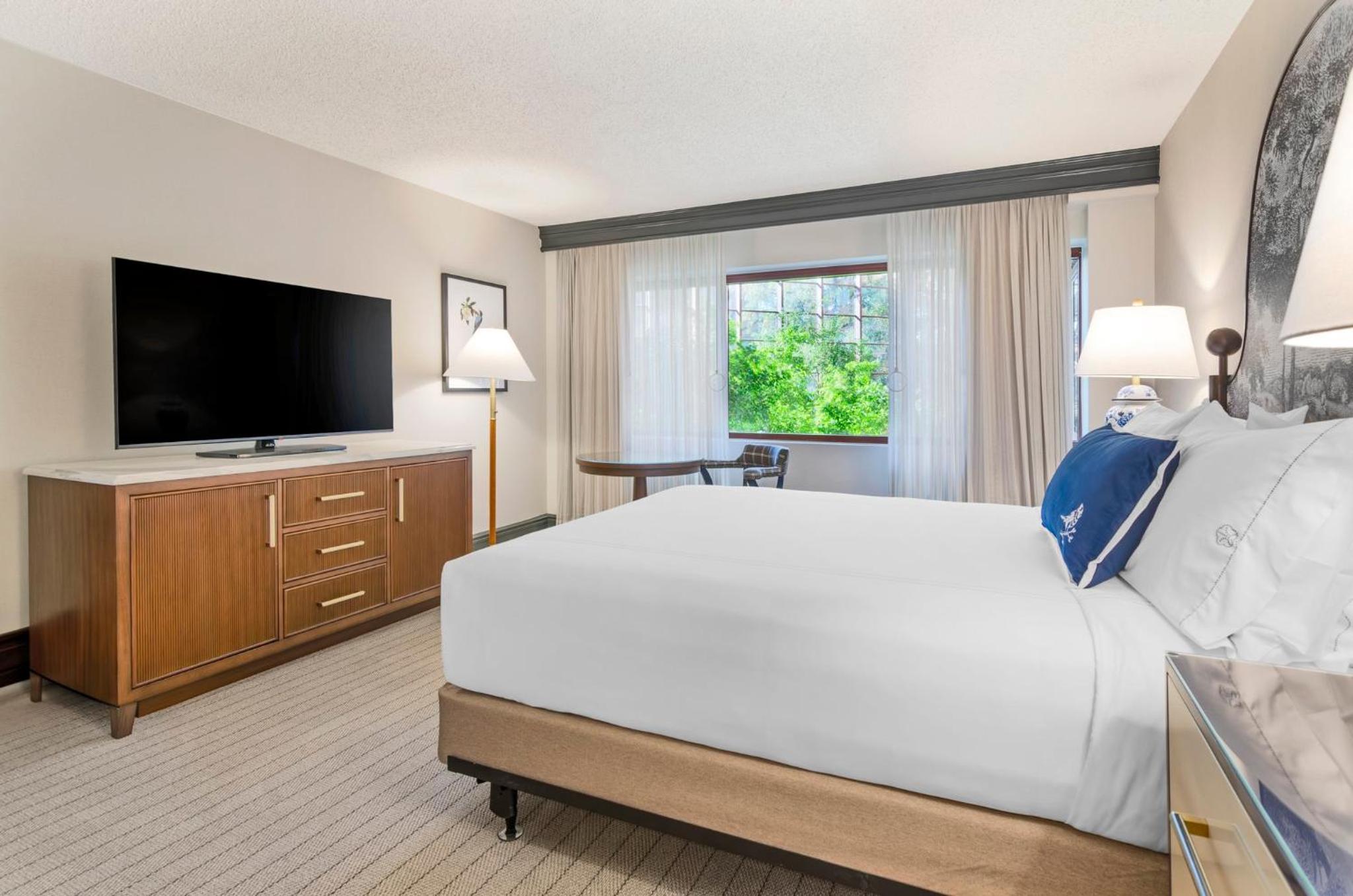 Deluxe Room -1 Queen Bed - Photo 4