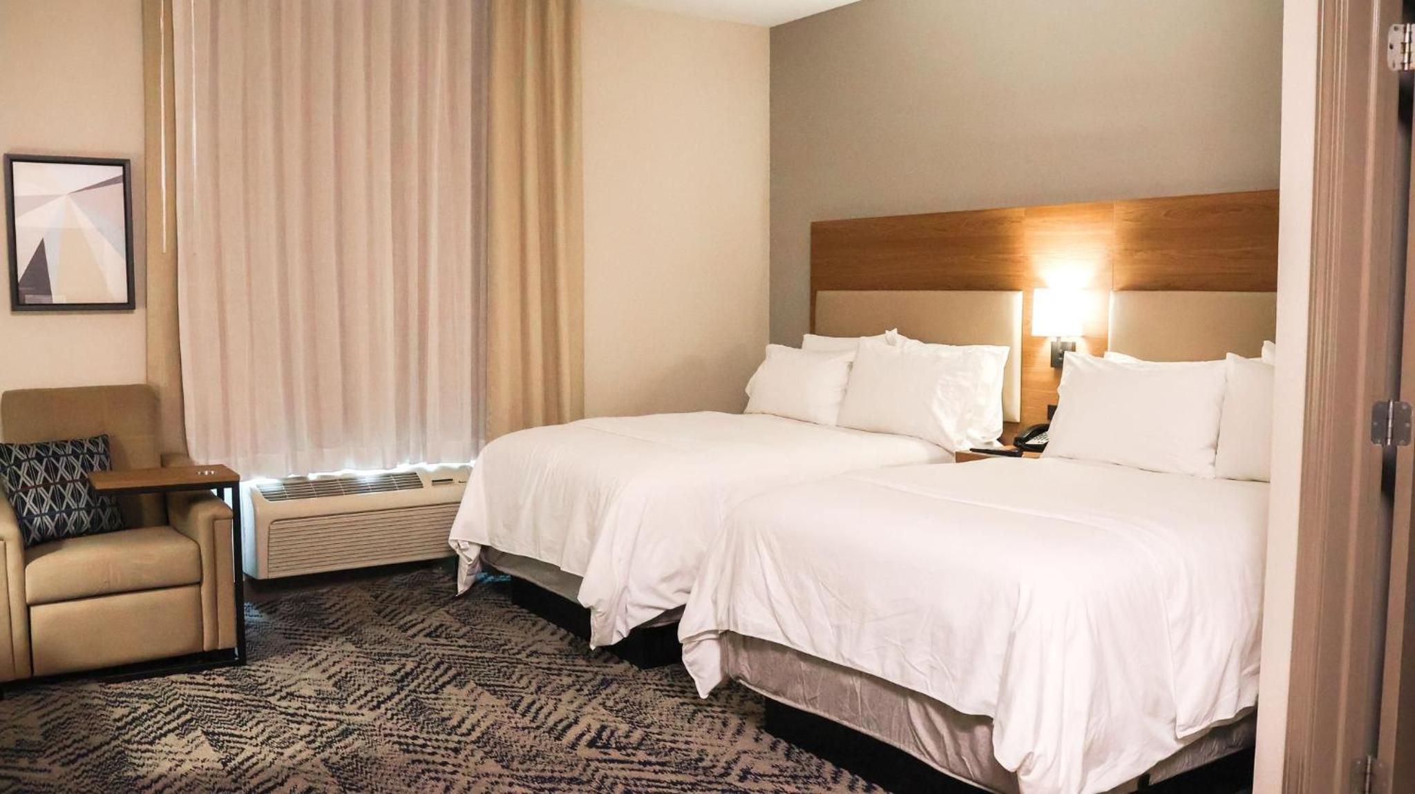 Studio Suite with Two Double Beds - Photo 4
