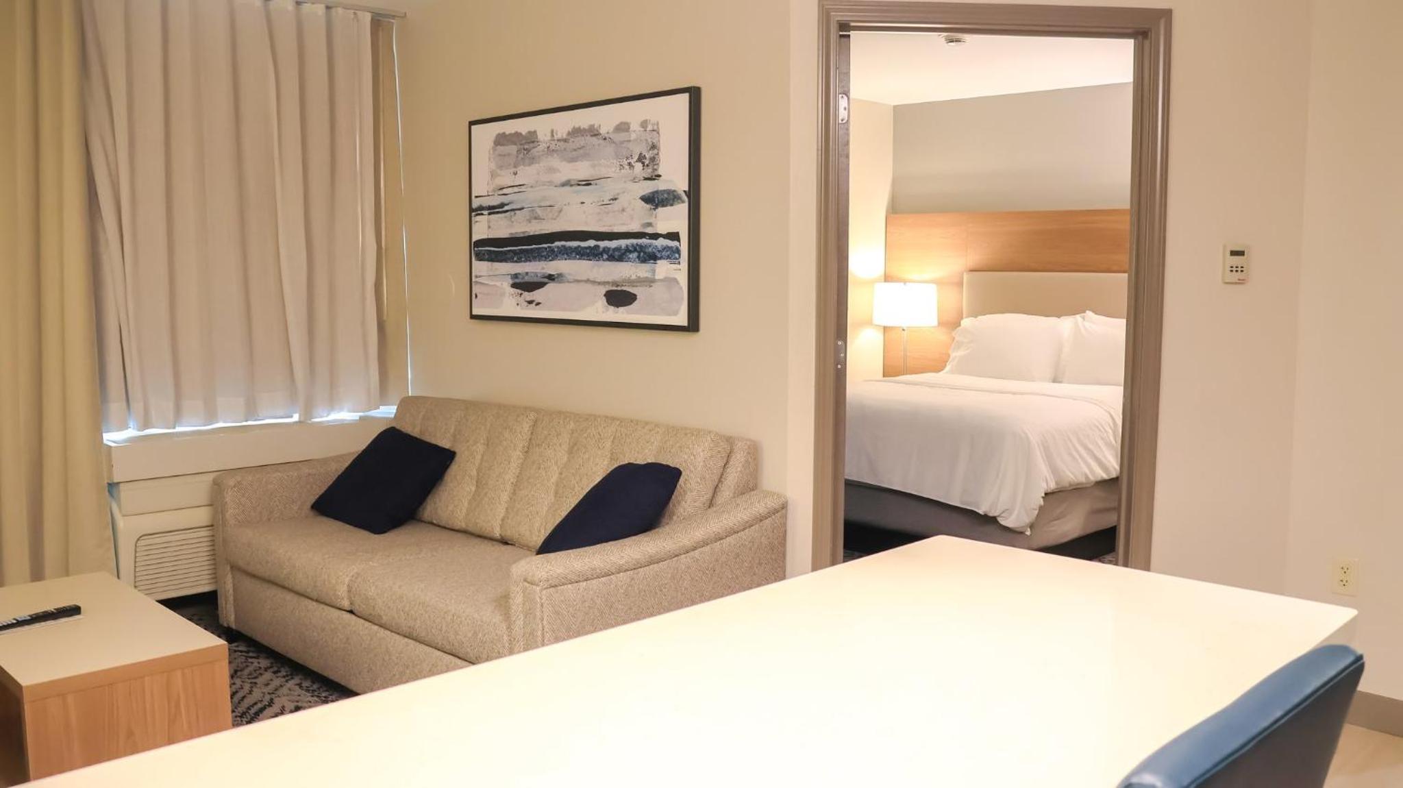 One-Bedroom Queen Suite - Photo 1