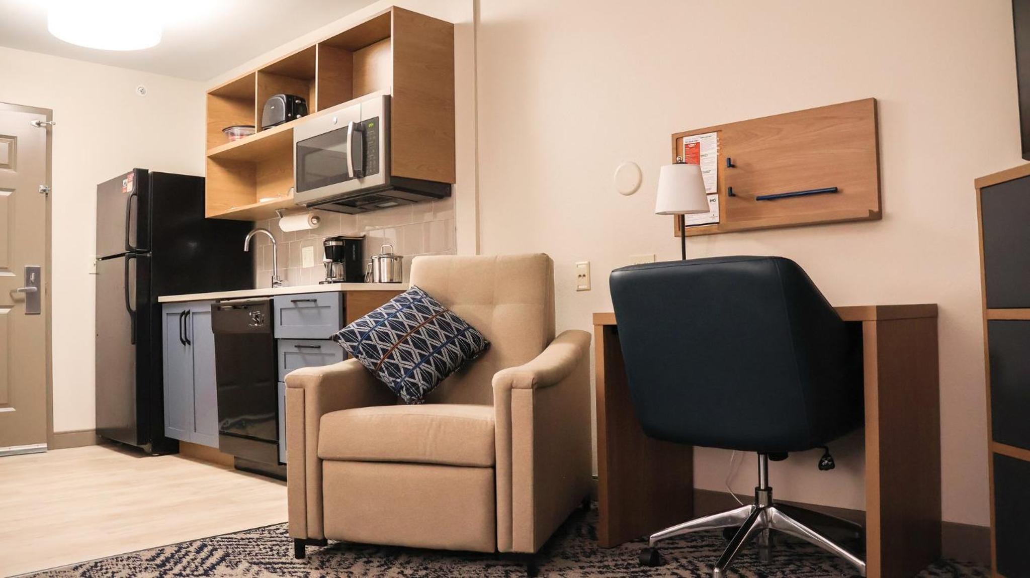Studio Suite with Two Double Beds - Photo 1