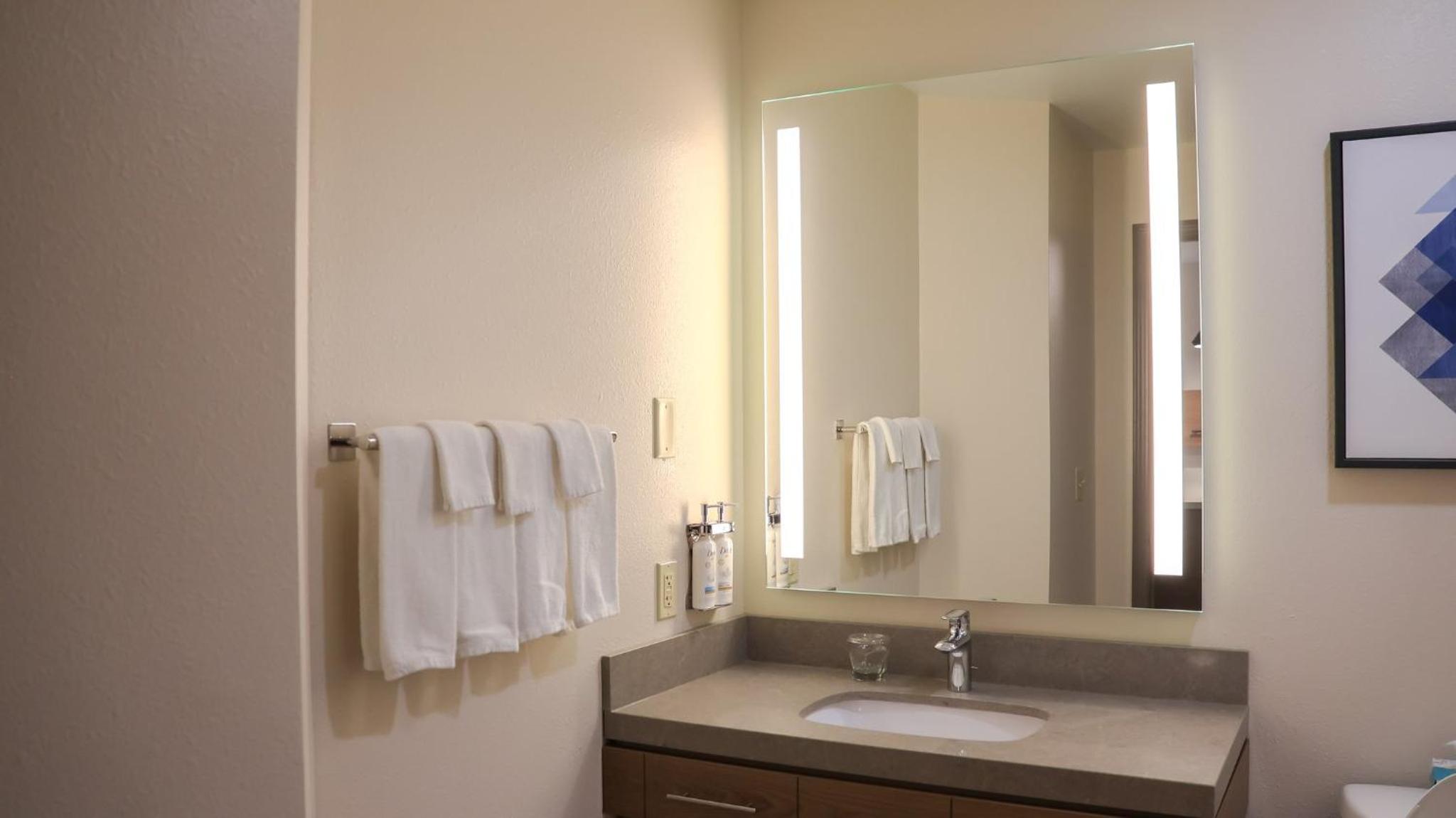 Studio Suite with Two Double Beds - Photo 2