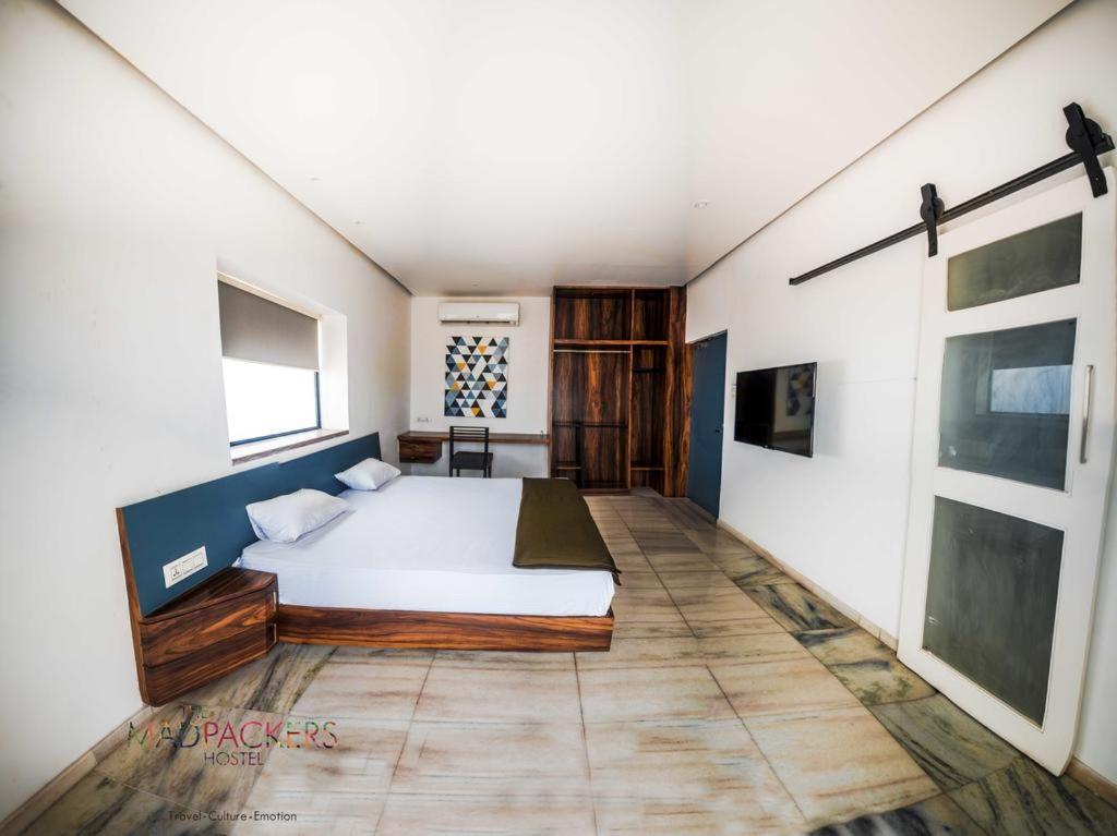 Deluxe King Room - Photo 3