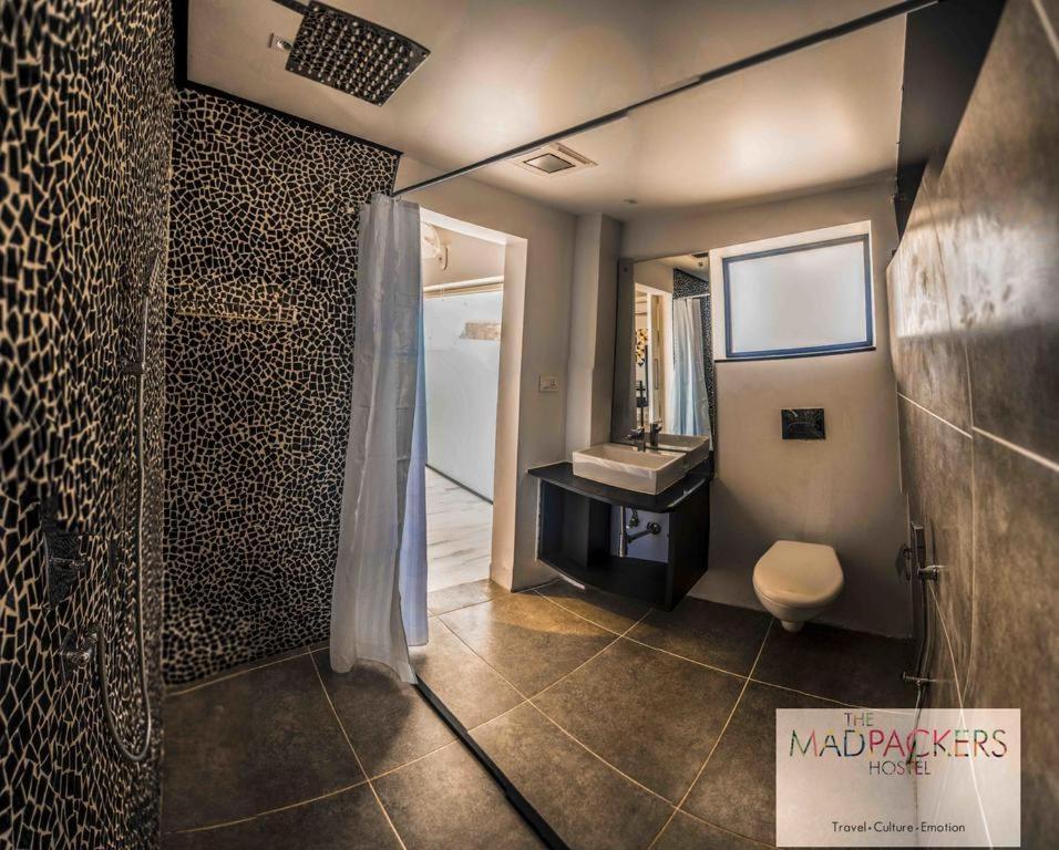 Deluxe King Room - Photo 2