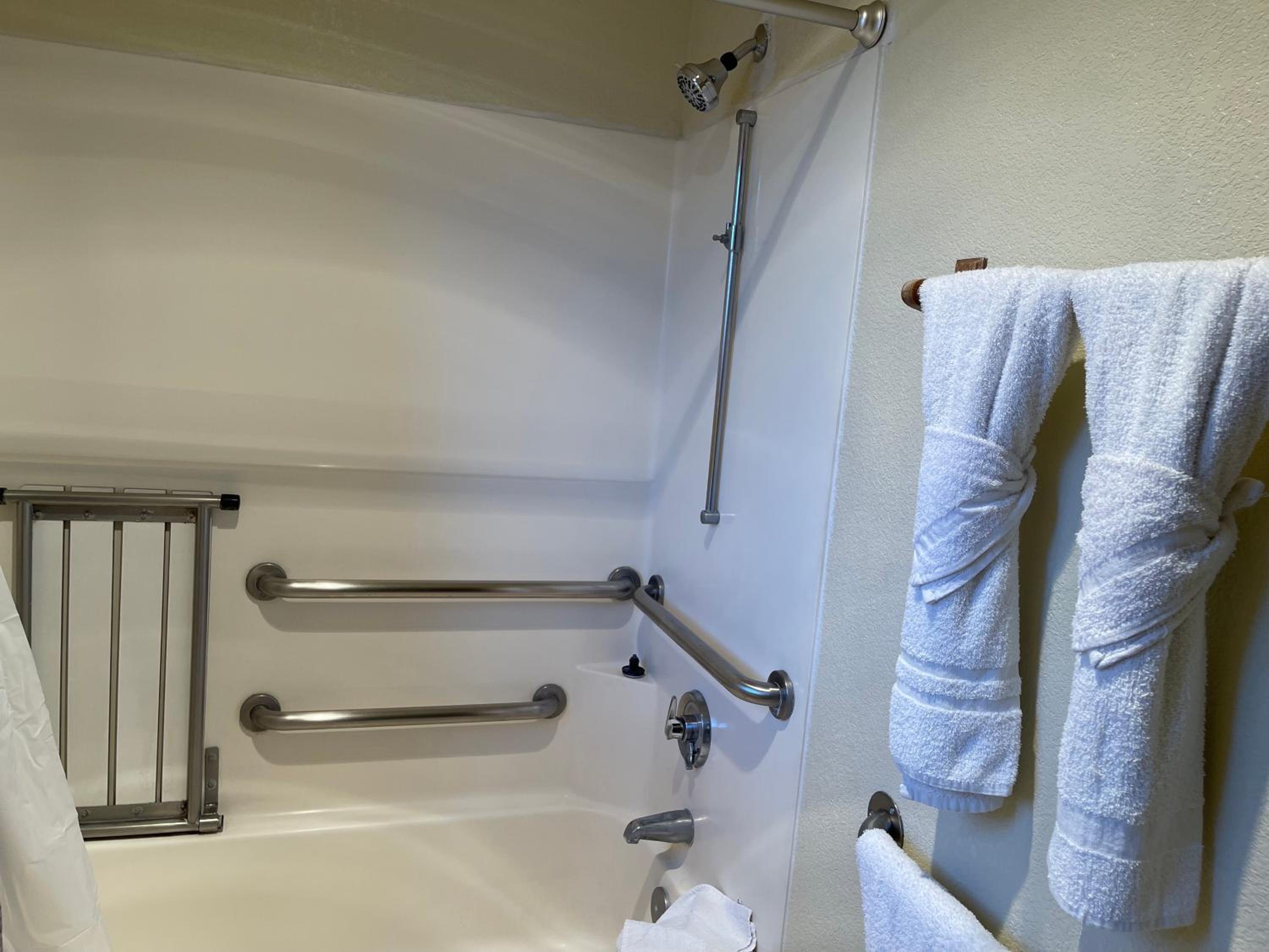 Queen Room - Disability Access - Photo 4
