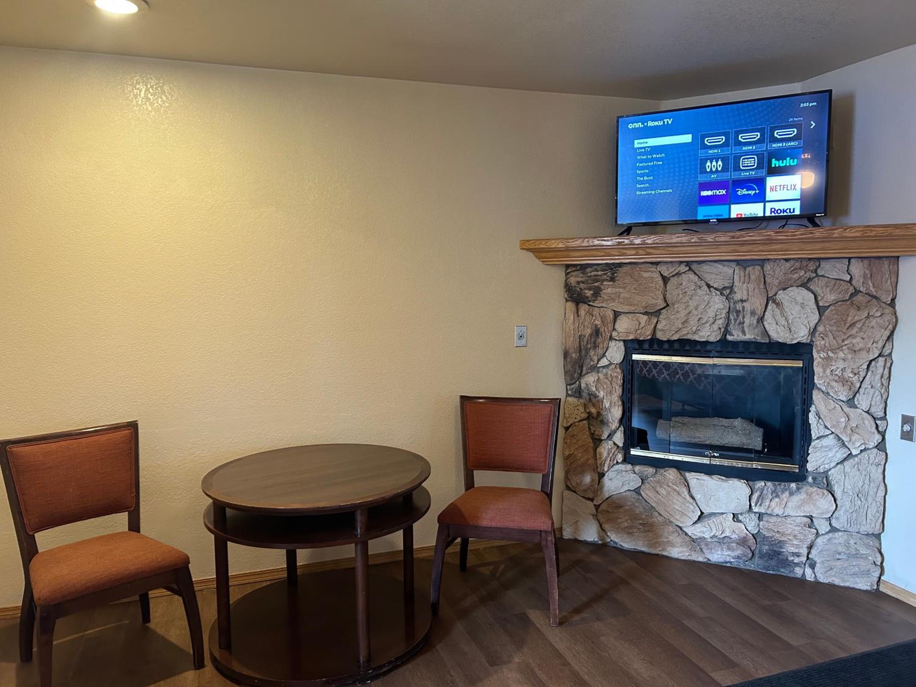 Queen Room - Disability Access - Photo 1