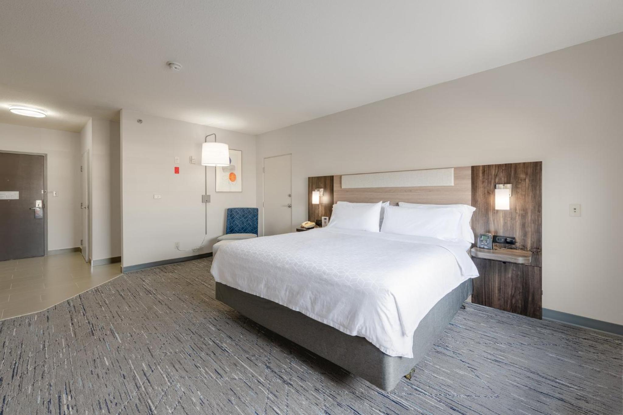 Standard King Room - Photo 4