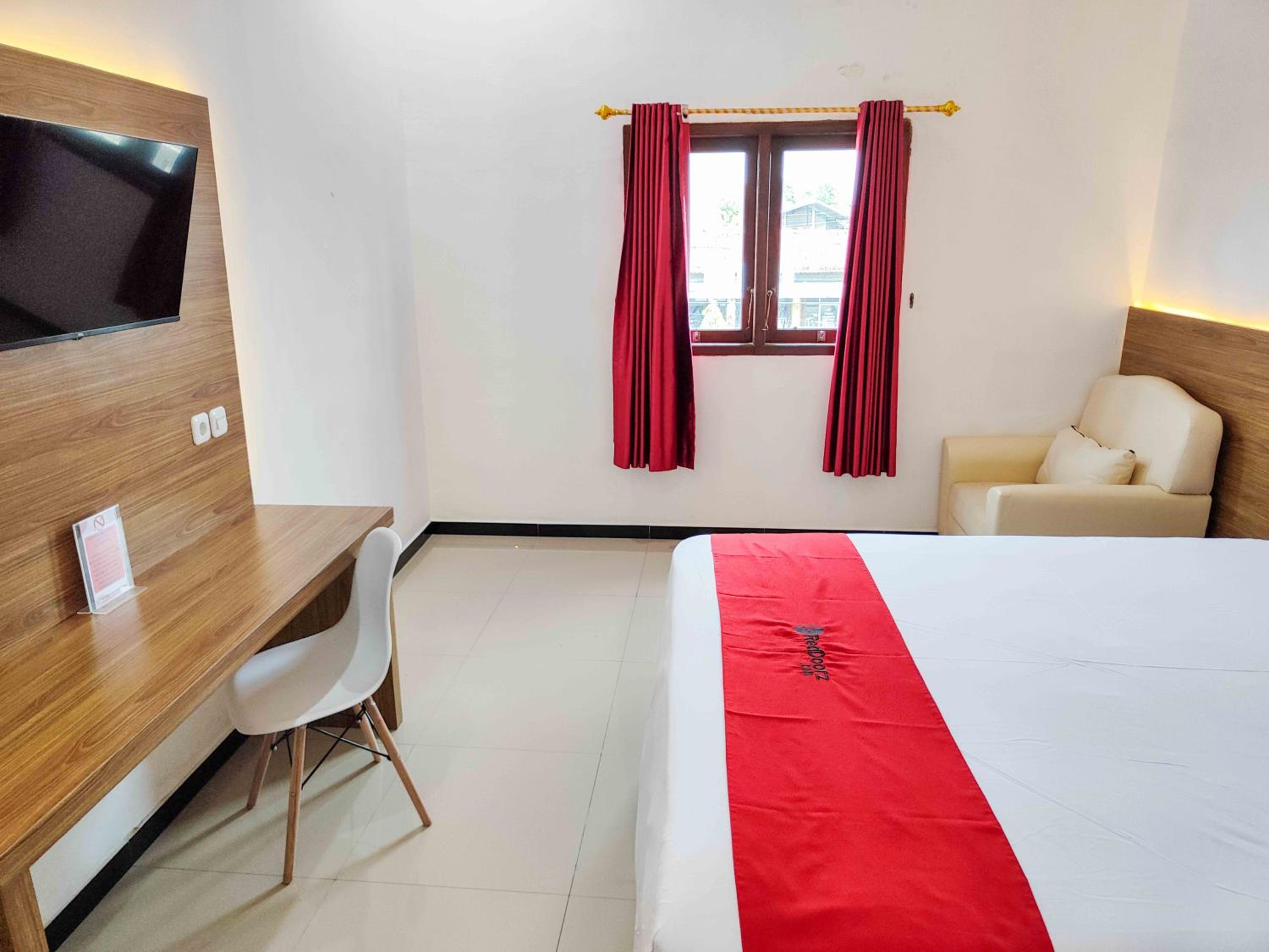 Deluxe Room - Photo 8