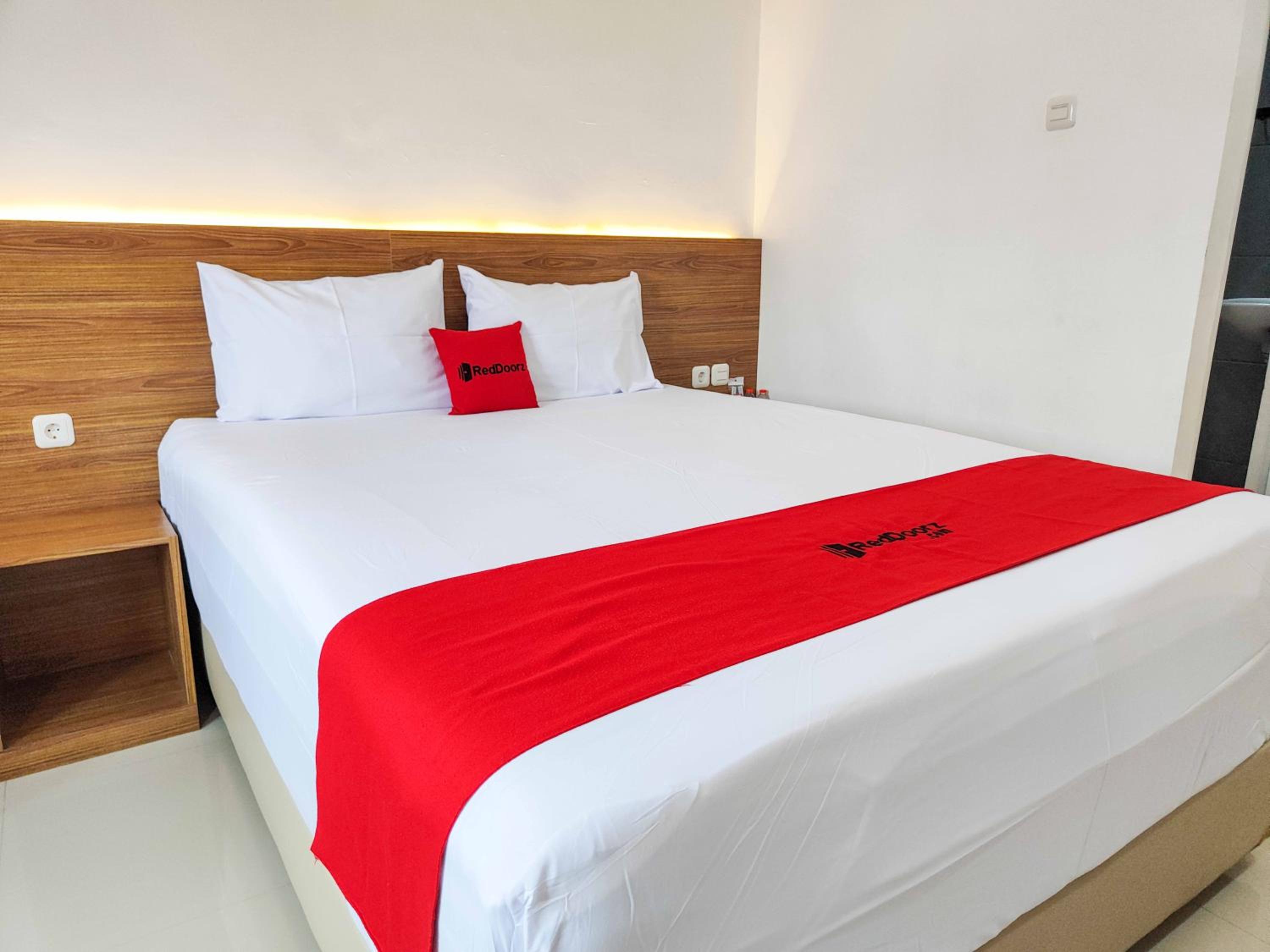 Deluxe Room - Photo 22